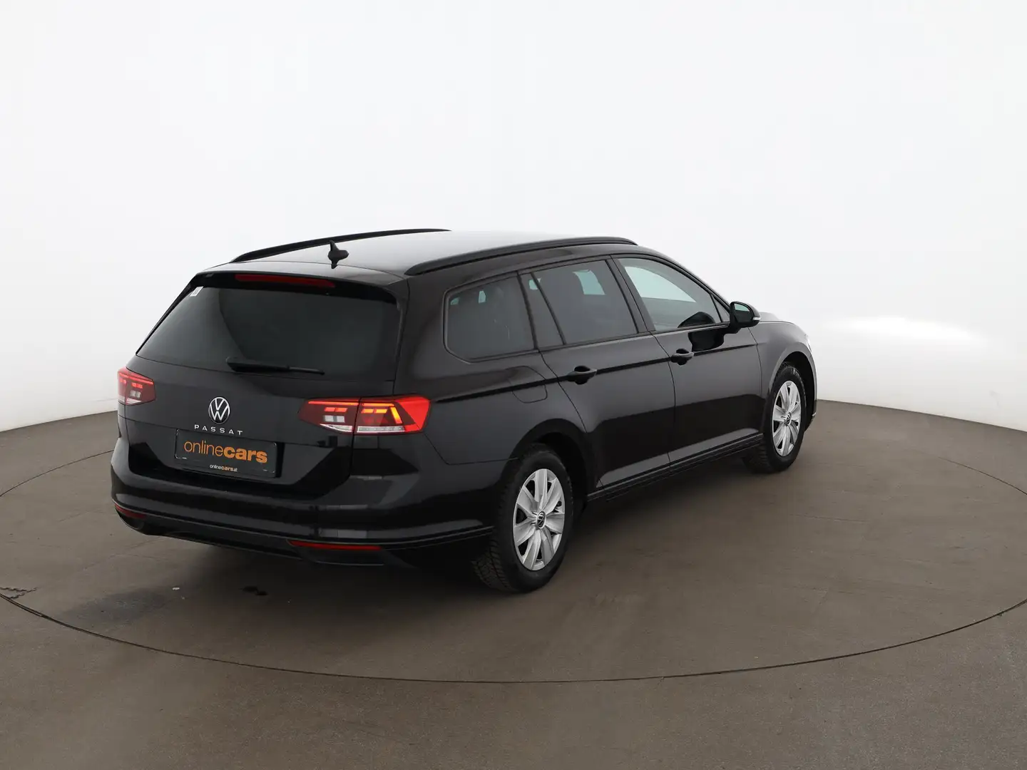 Volkswagen Passat Variant 2.0 TDI Aut LED RADAR NAVI SITZHZG Schwarz - 2