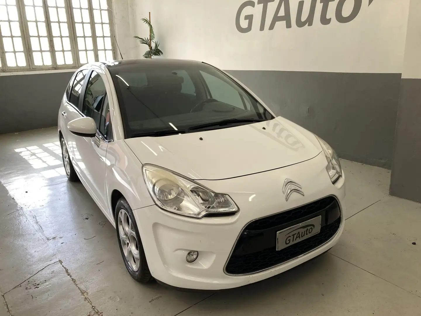 Citroen C3 C3 1.4 Exclusive Style GPL adatta ai neopatentati Bianco - 2