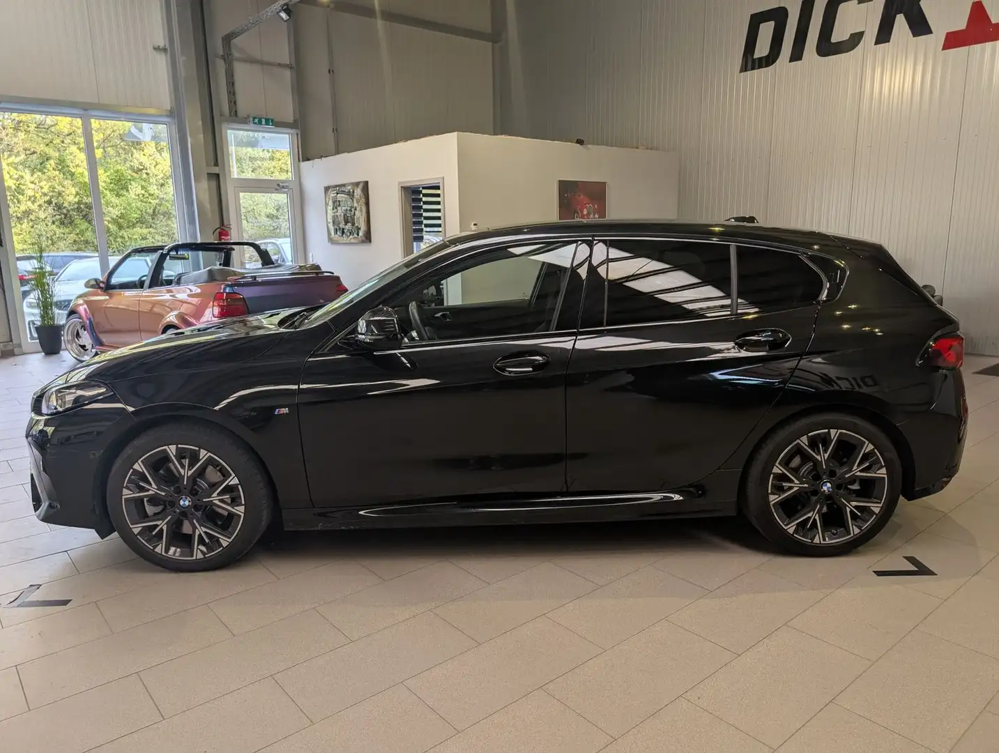 BMW 123 i xDrive M-Sport Massag H/K Kamera Pano AHK Schwarz - 2