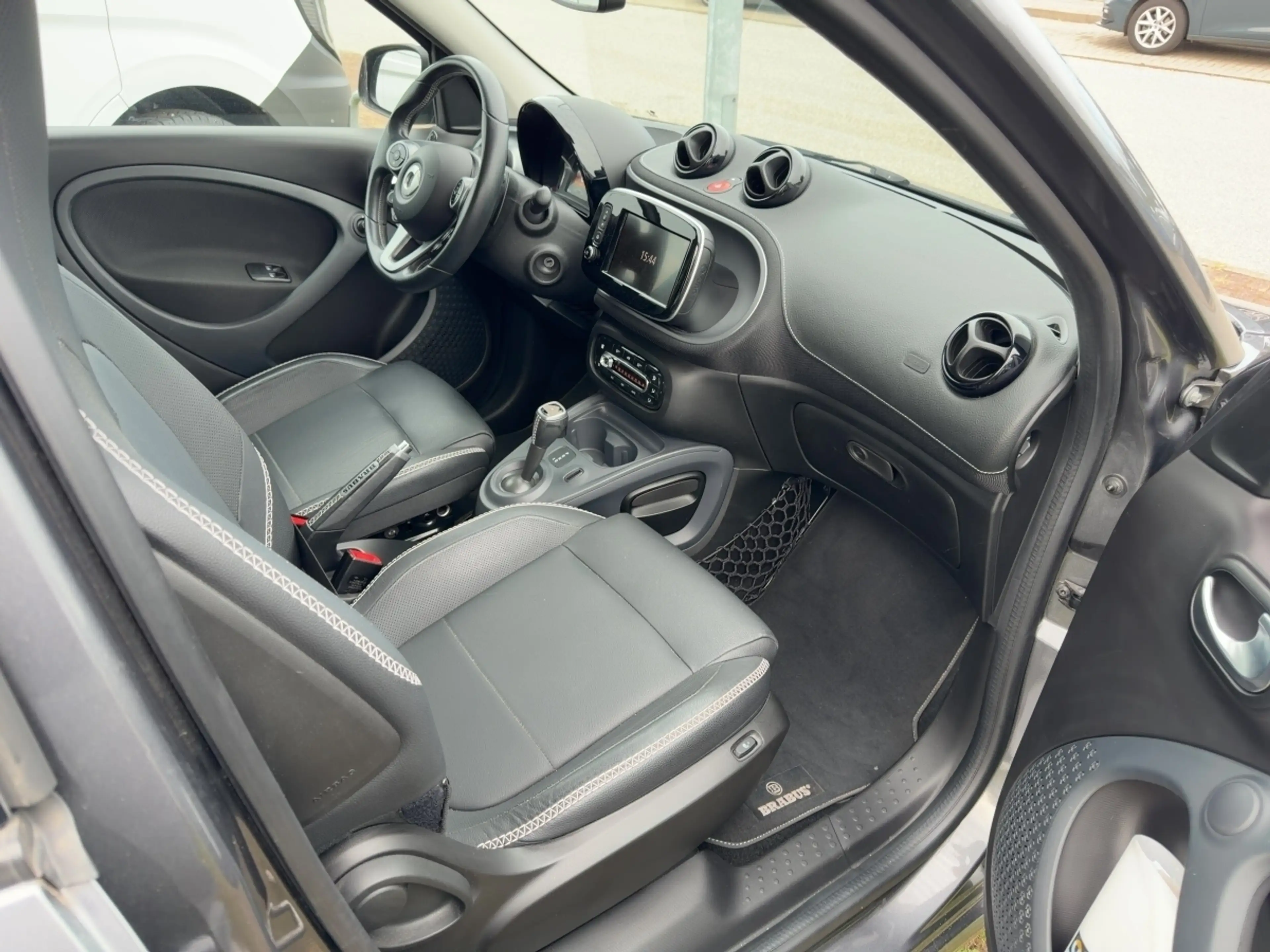 smart forFour 0.9 Turbo — photo 11