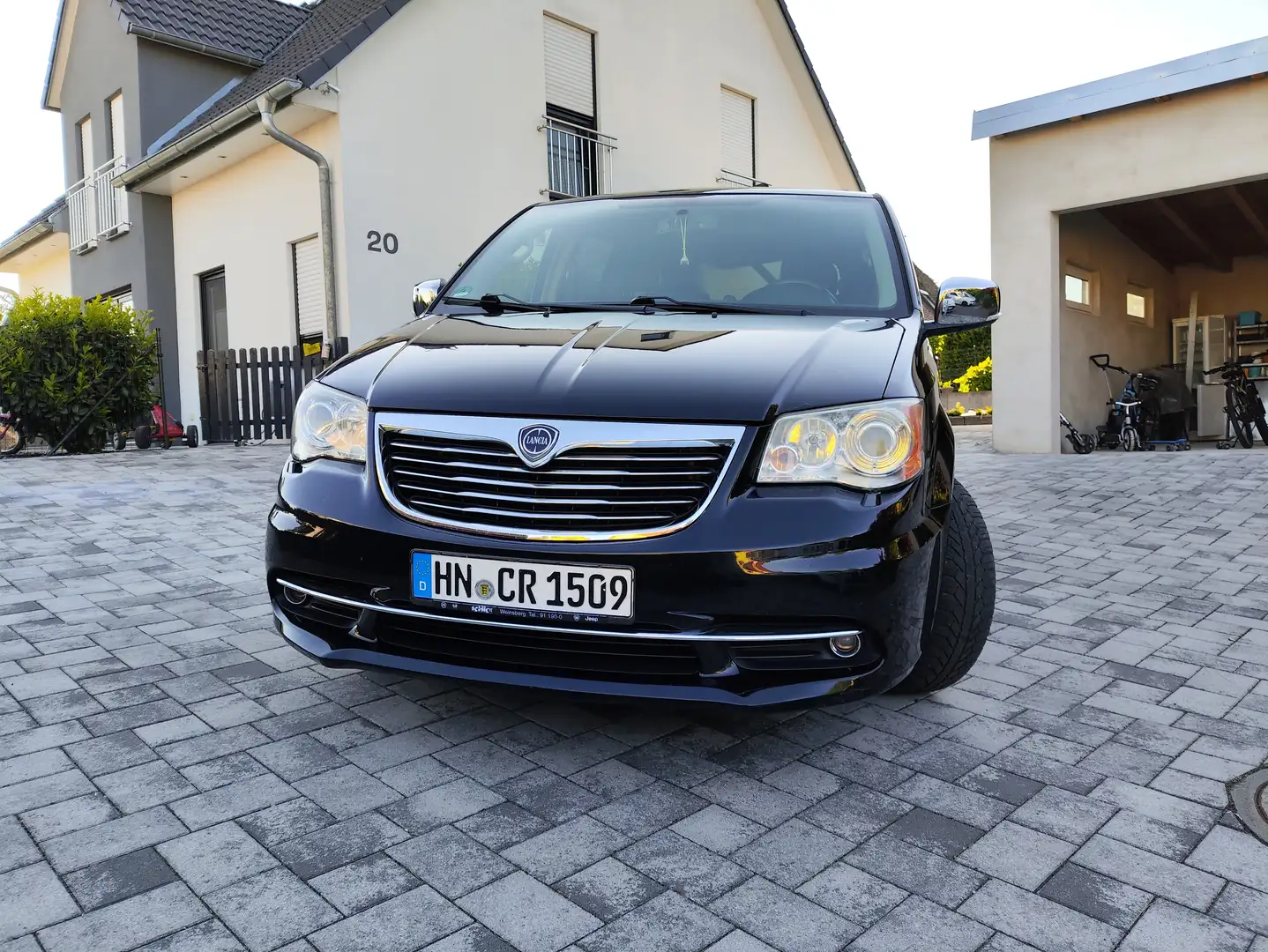 Lancia Voyager Platinum 3.6 V6 Vollausstattung - 2