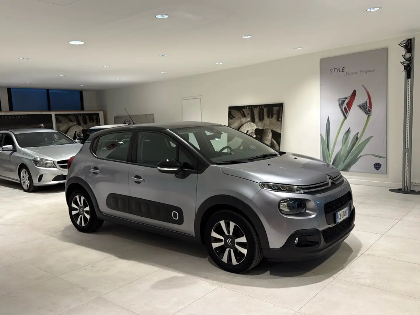 Citroen C3 BlueHDi 100cv S&S Shine Cruise Diurne LED Camera Gris - 2