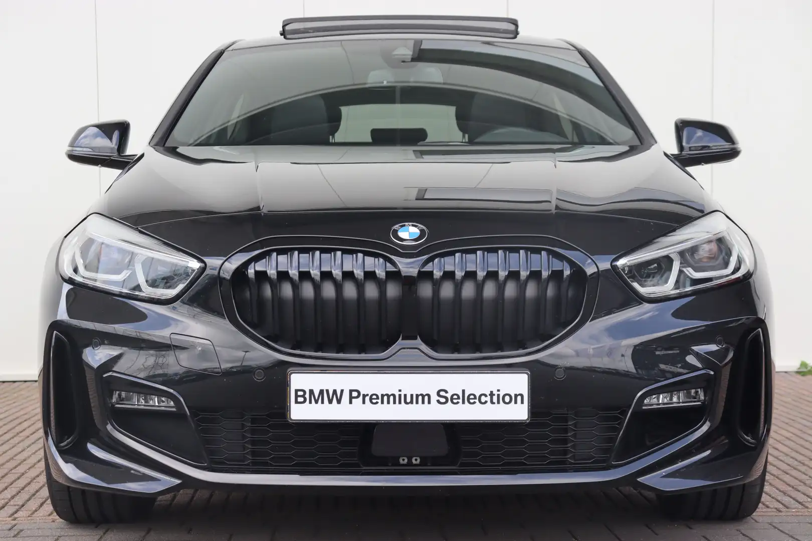 BMW 1 Serie 5-deurs 120i / Premium Pack / Travel Pack Zwart - 2