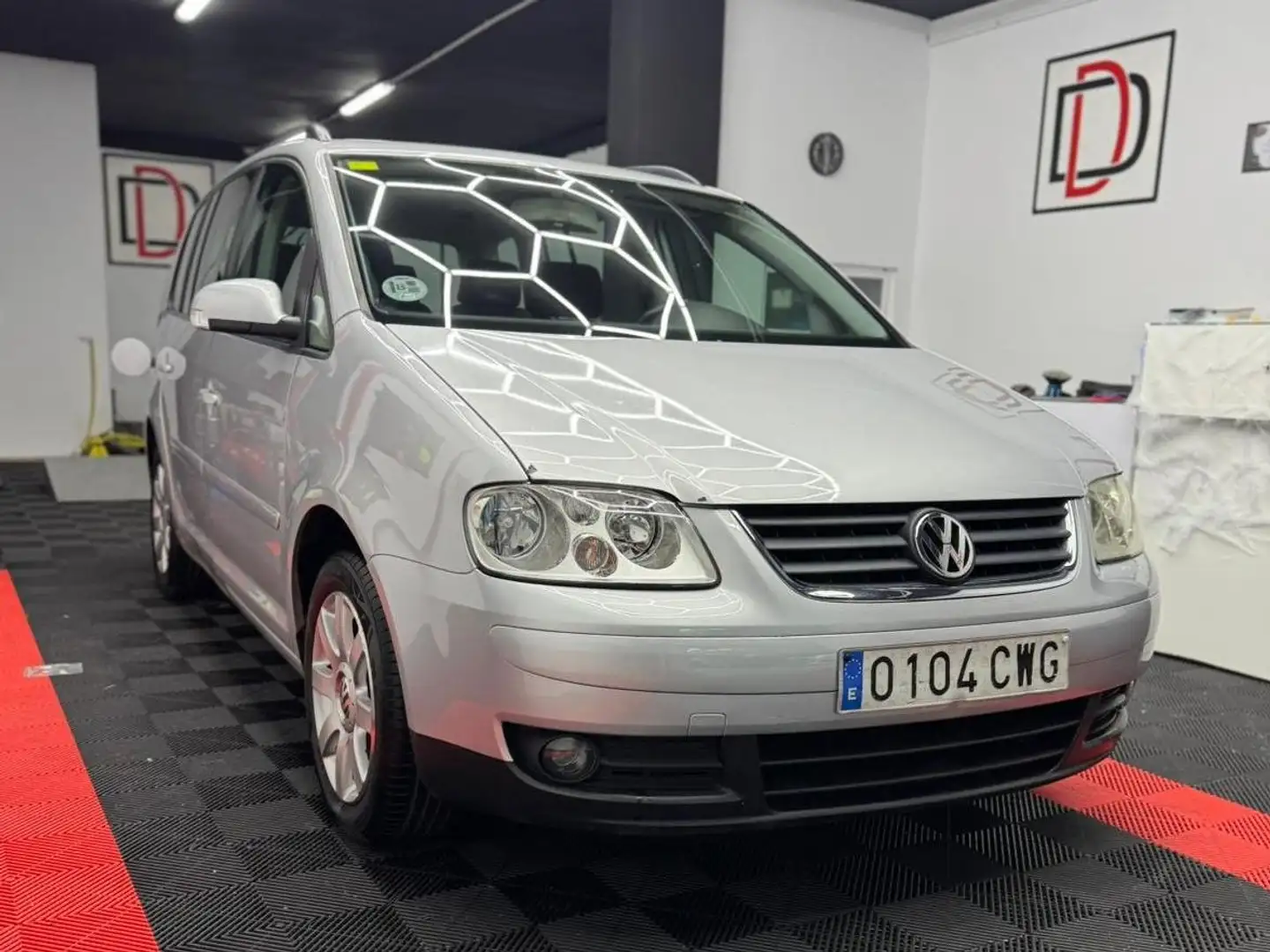 Volkswagen Touran Touran 1.9TDI Advance Advance Plateado - 1