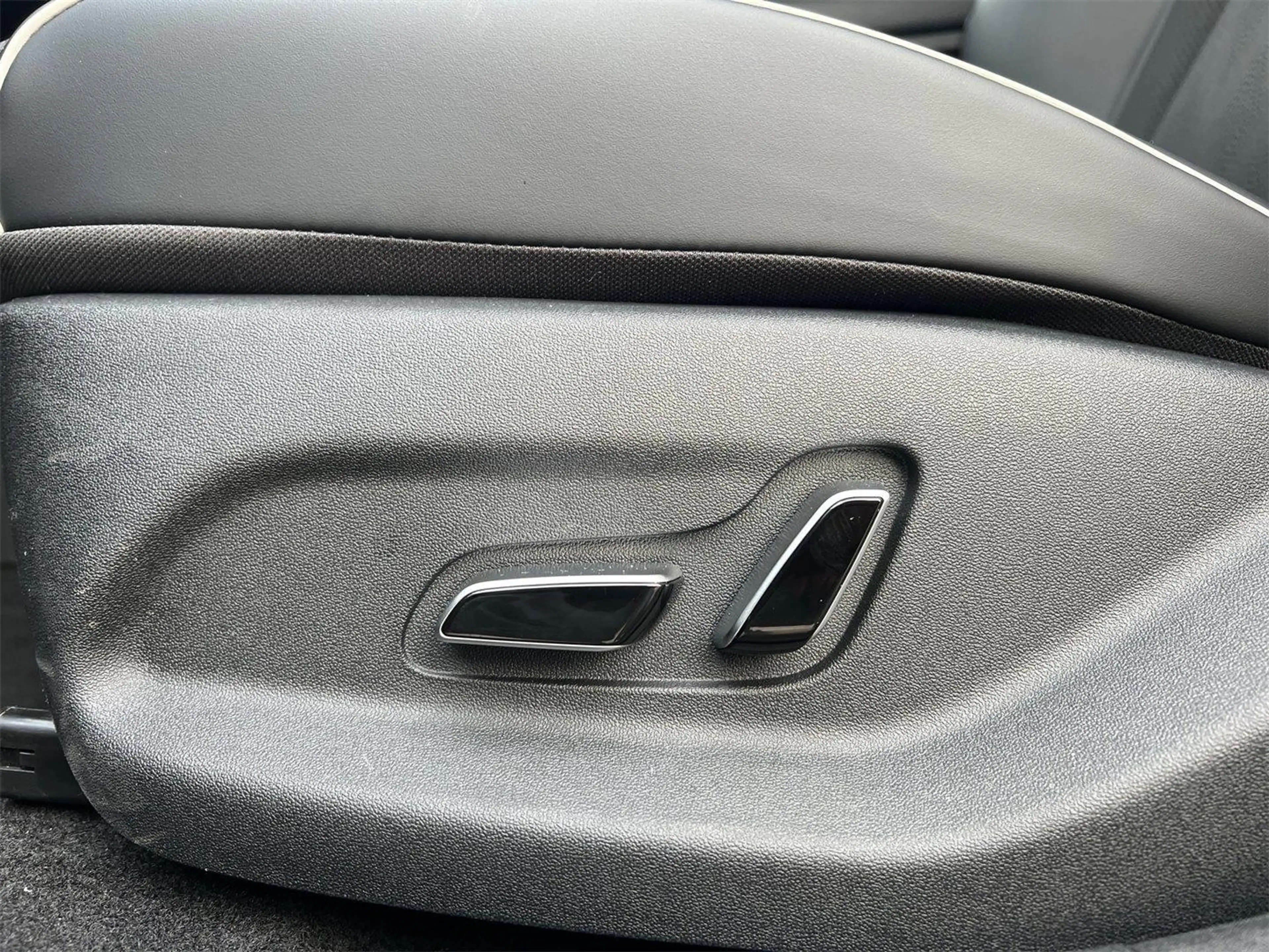 BYD Dolphin 60,4 kWh Comfort Österreich paket — photo 7