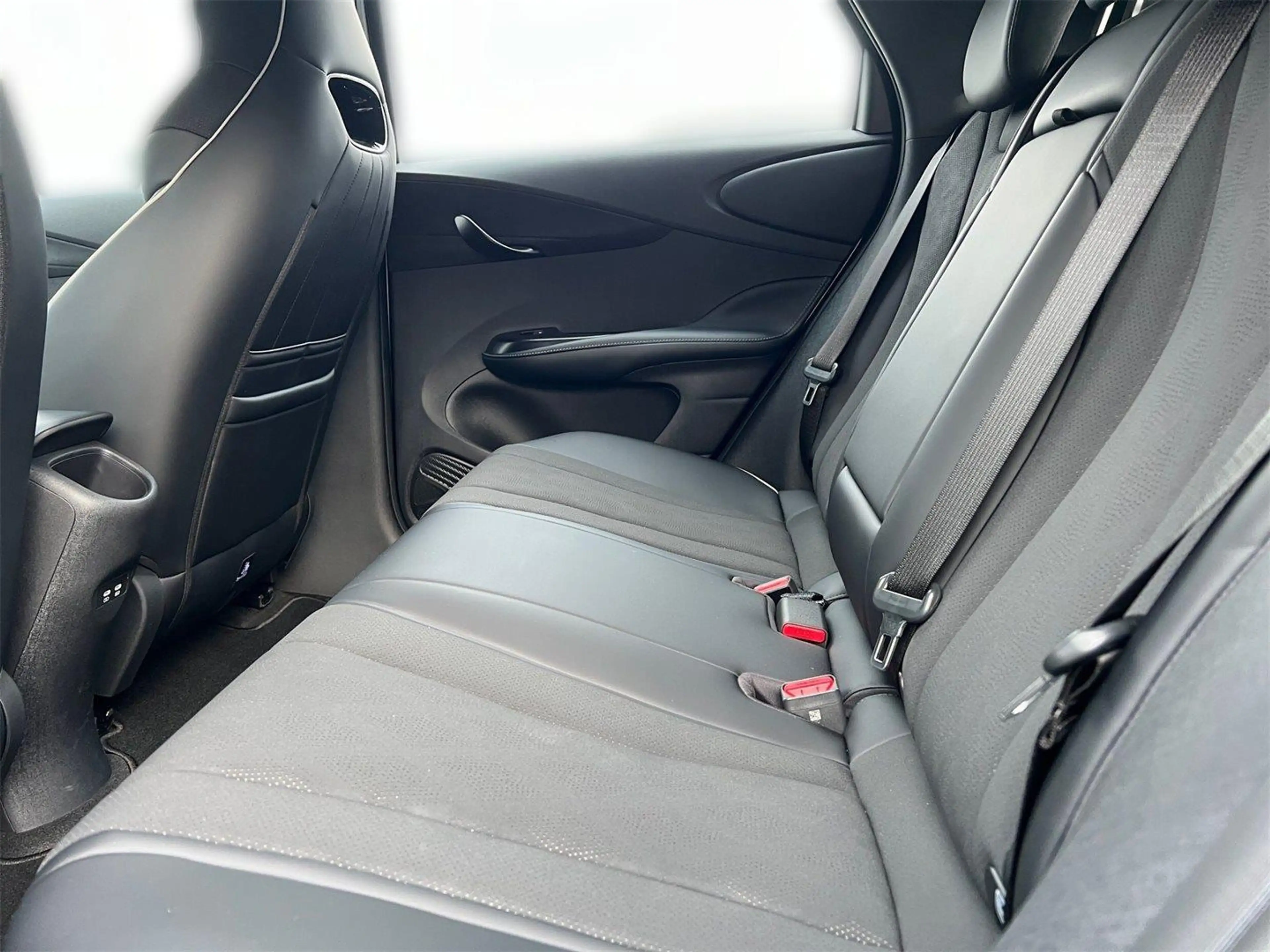 BYD Dolphin 60,4 kWh Comfort Österreich paket — photo 8