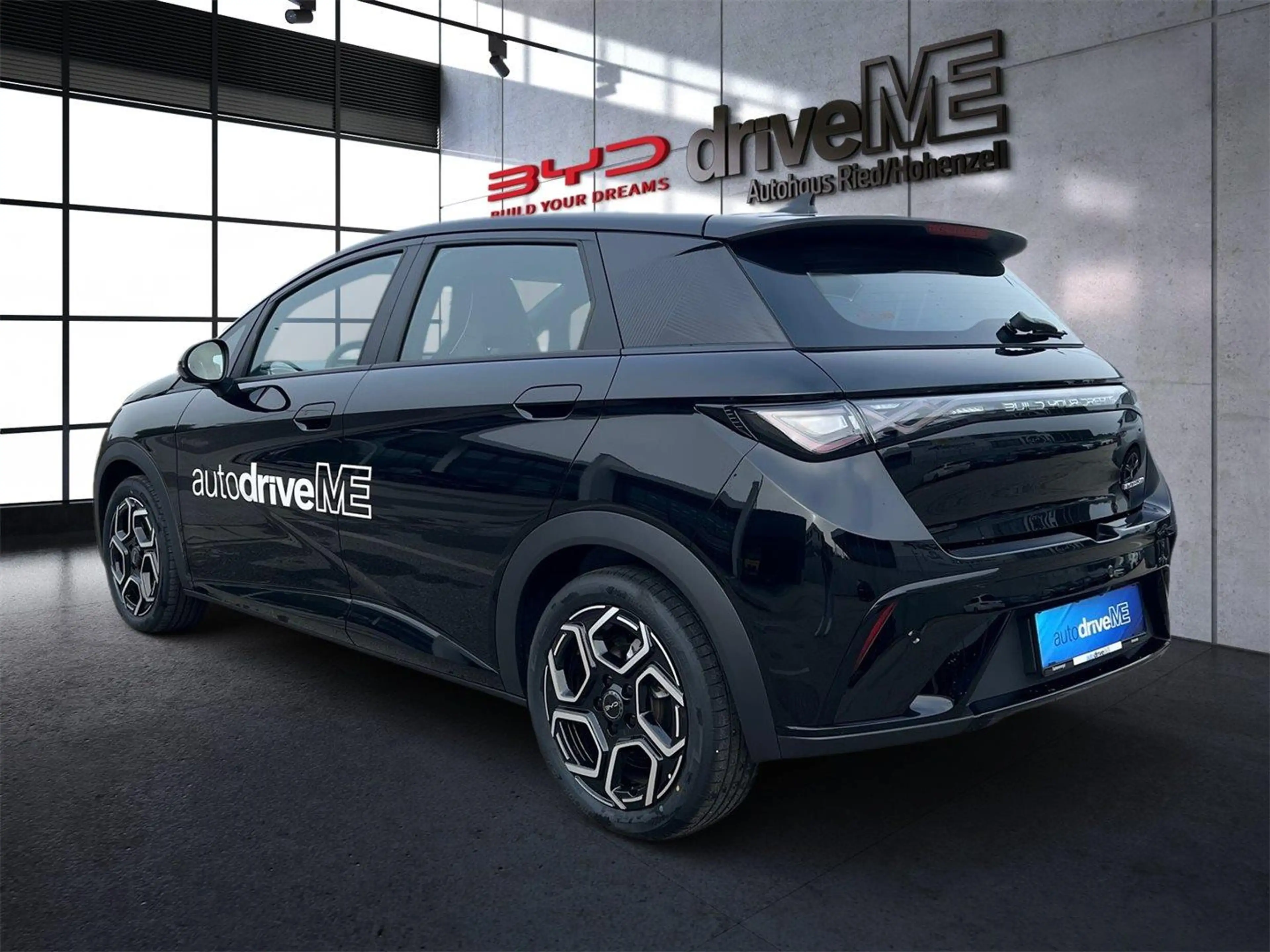 BYD Dolphin 60,4 kWh Comfort Österreich paket — photo 11