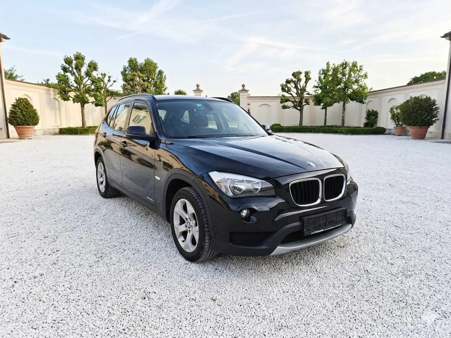 BMW X1 X1 sDrive18d Aut. Schwarz - 1