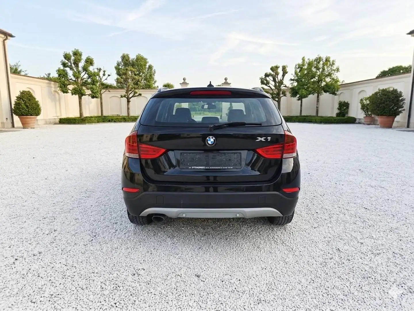 BMW X1 X1 sDrive18d Aut. Schwarz - 2