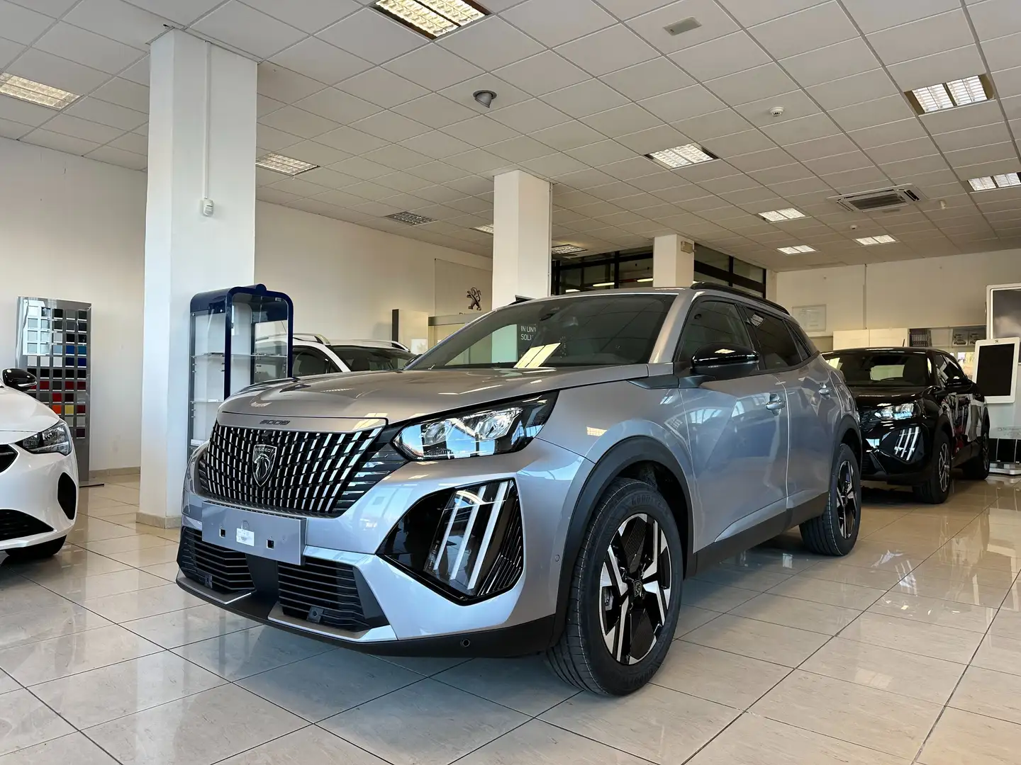 Peugeot 2008 Allure 1.2 PureTech 100 CV Grigio - 1