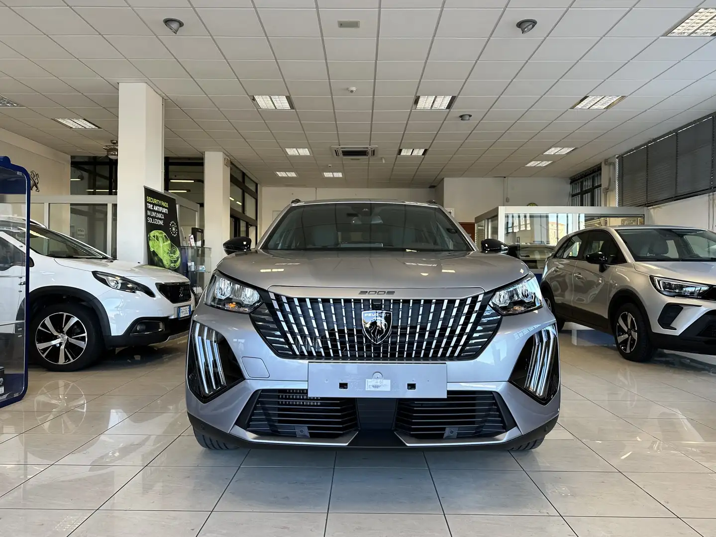 Peugeot 2008 Allure 1.2 PureTech 100 CV Grigio - 2