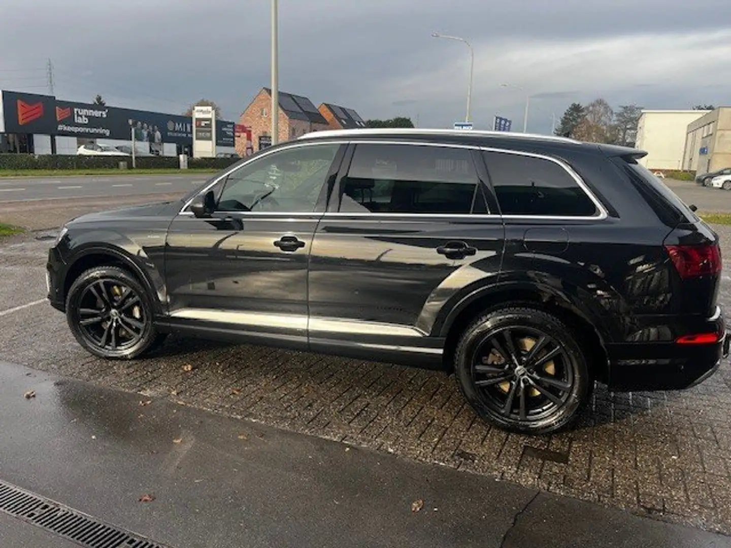 Audi Q7 e-tron Schwarz - 1