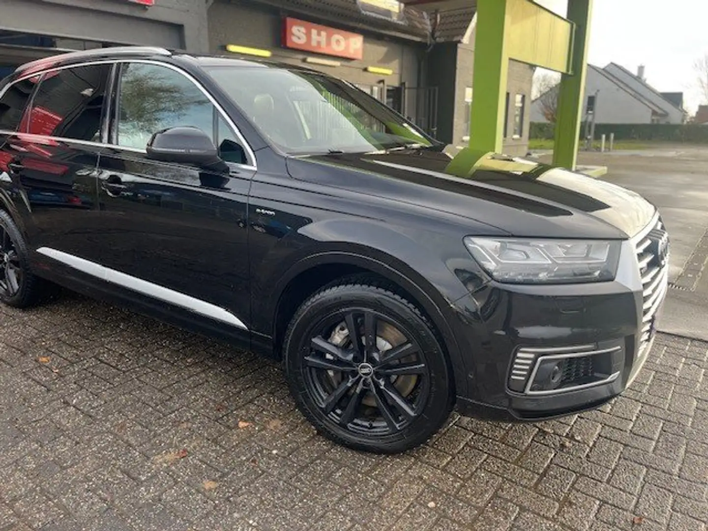 Audi Q7 e-tron Schwarz - 2