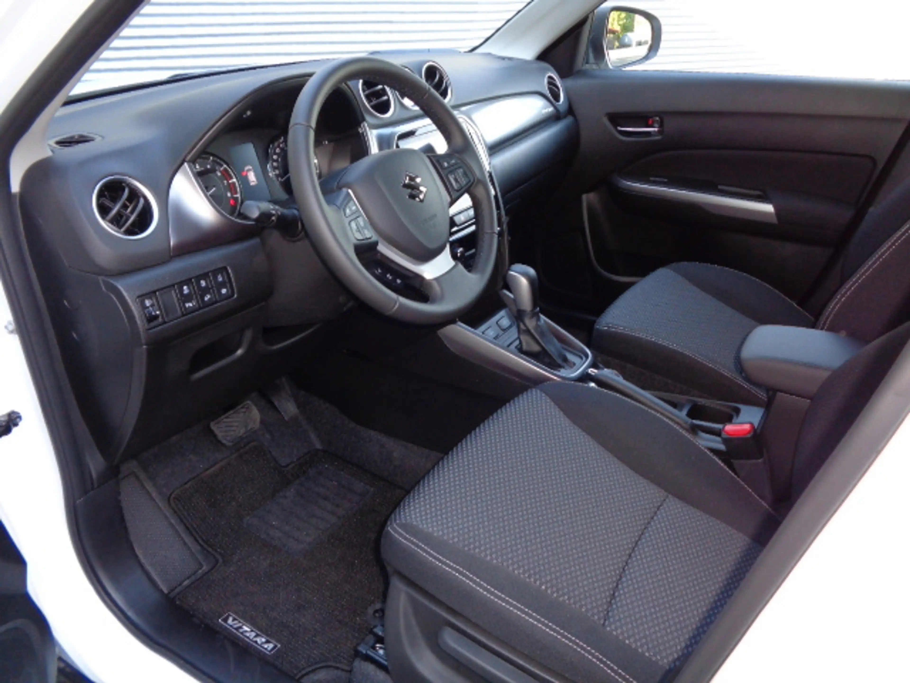 Suzuki Vitara 1.4 Mild-Hybrid ALLGRIP Comfort — photo 11