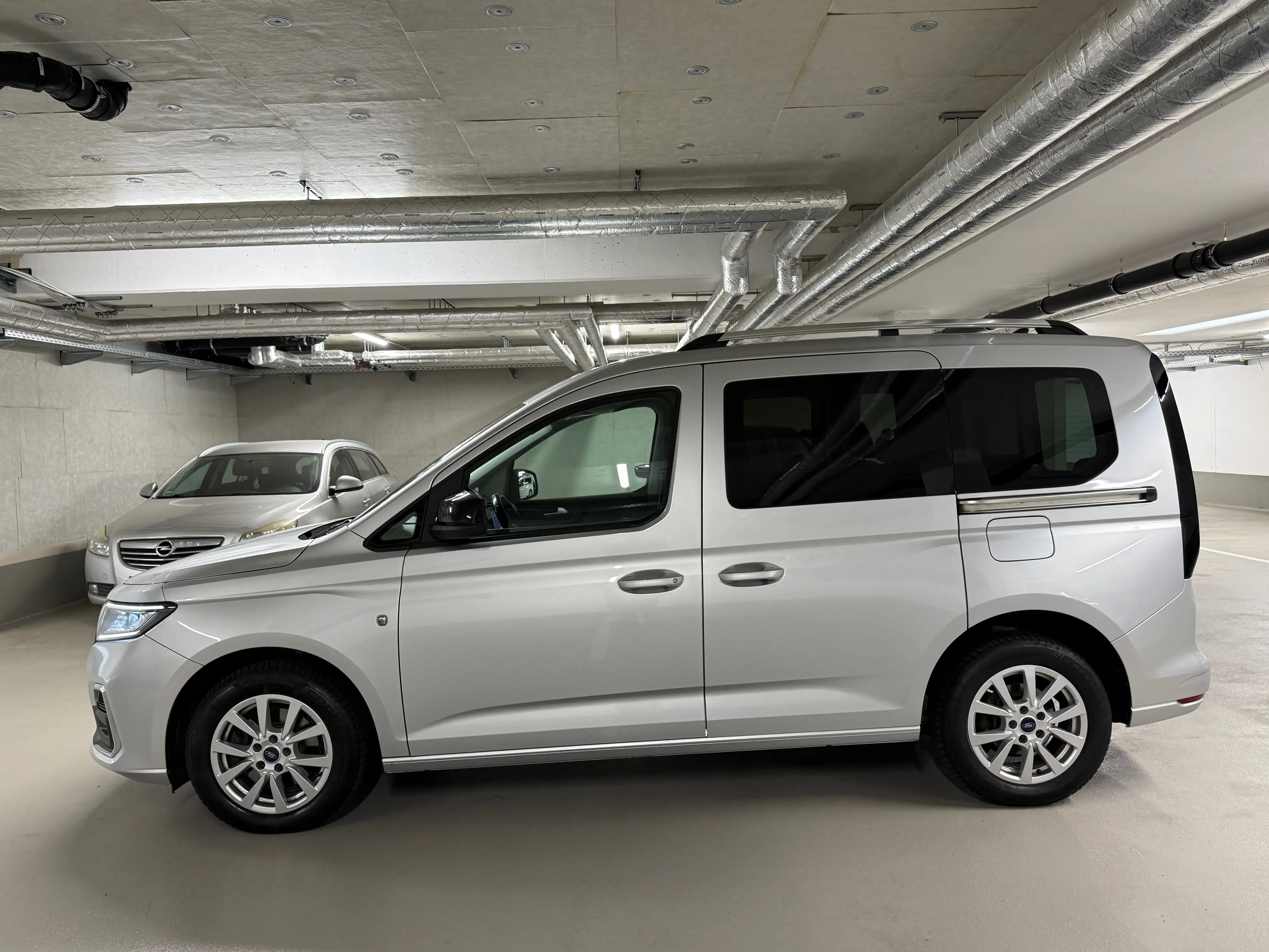 Ford Tourneo Connect 2.0 Ecoblue Titanium Automatik*PDC* — photo 8