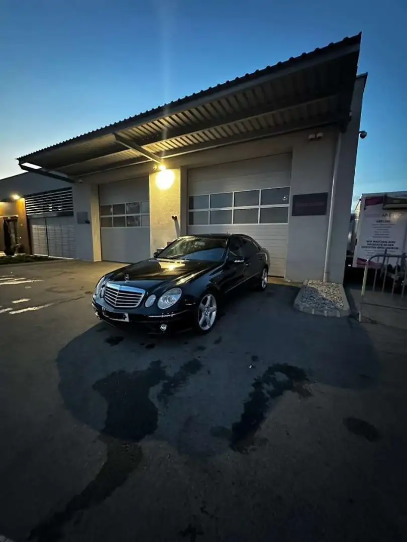 Mercedes-Benz E 320 E 320 Classic Sport Exterieur CDI Aut. Classic Černá - 1
