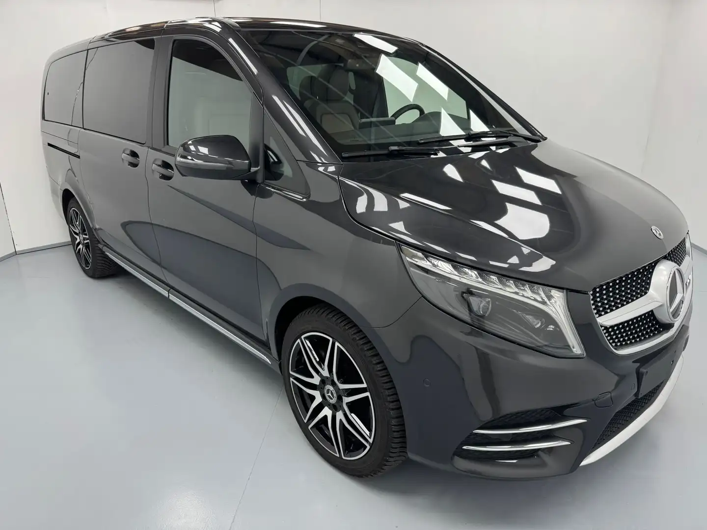 Mercedes-Benz V 300 d LONG AVANTGARDE 8P AMG 4MATIC G-TRONIC 237CV Grigio - 1