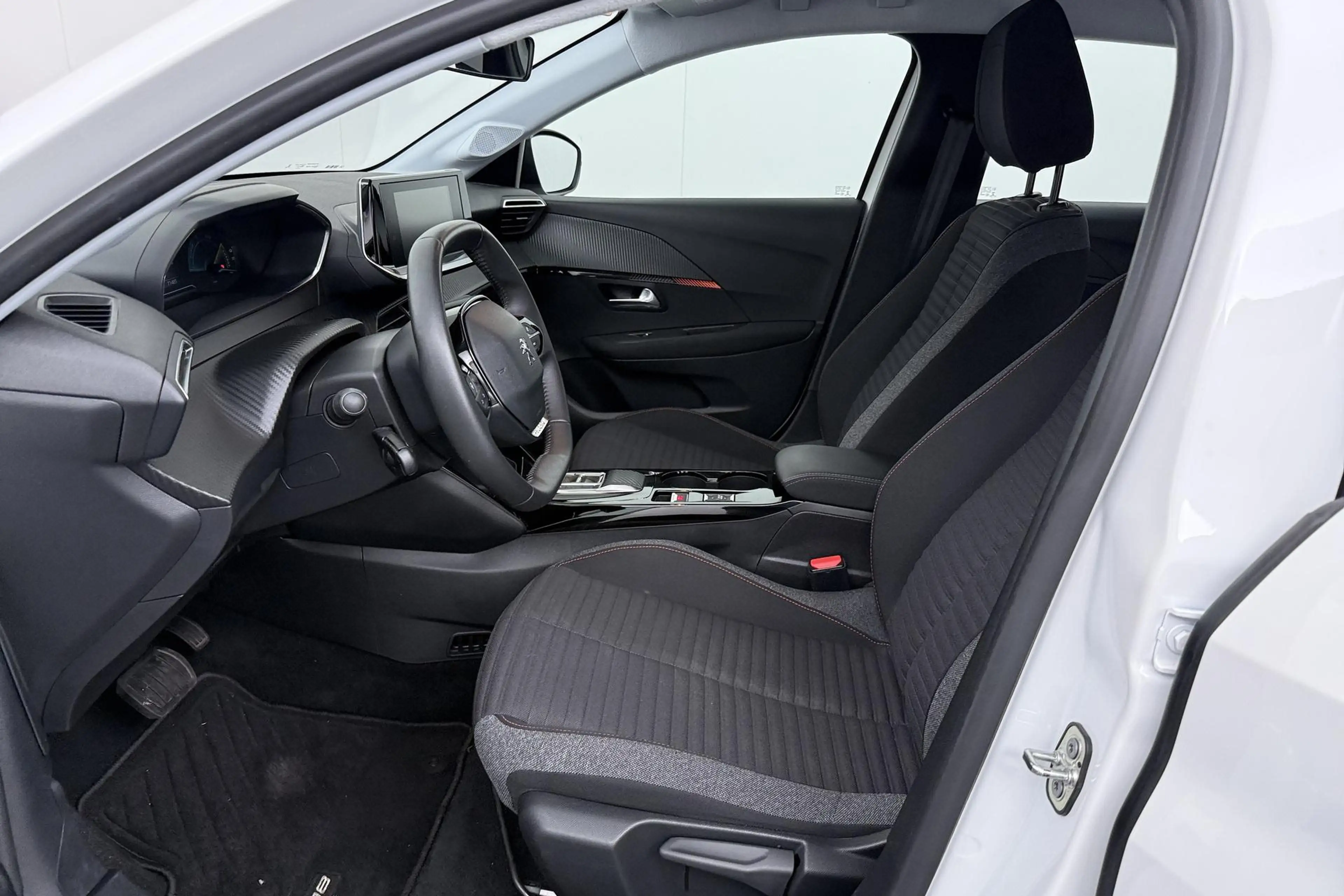 Peugeot e-208 EV Active Pack 50 kWh | All Season Banden | Apple — photo 14