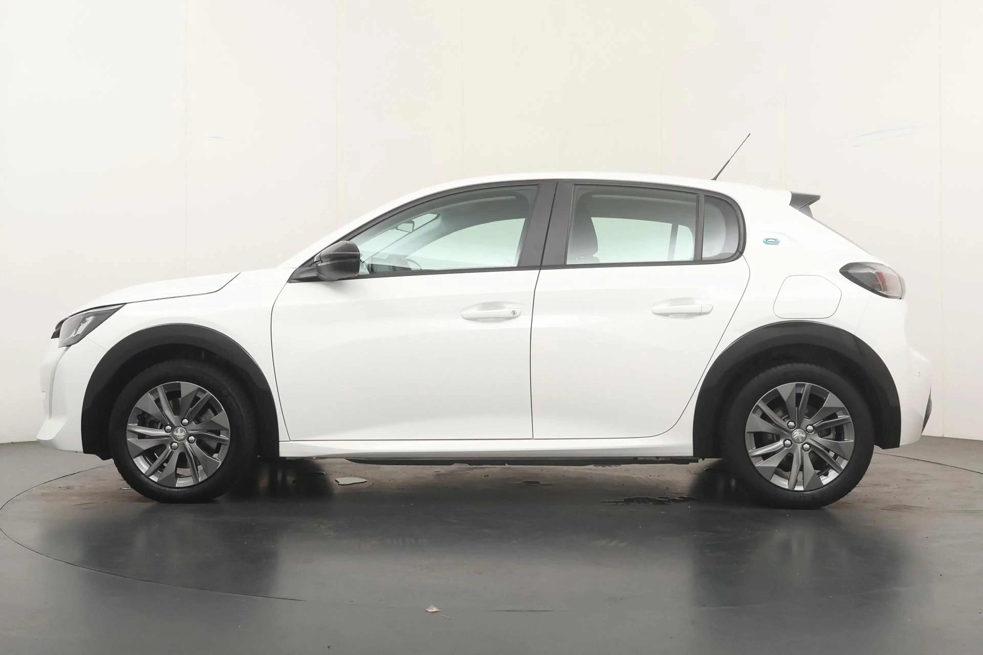 Peugeot e-208 EV Active Pack 50 kWh | All Season Banden | Apple — photo 3