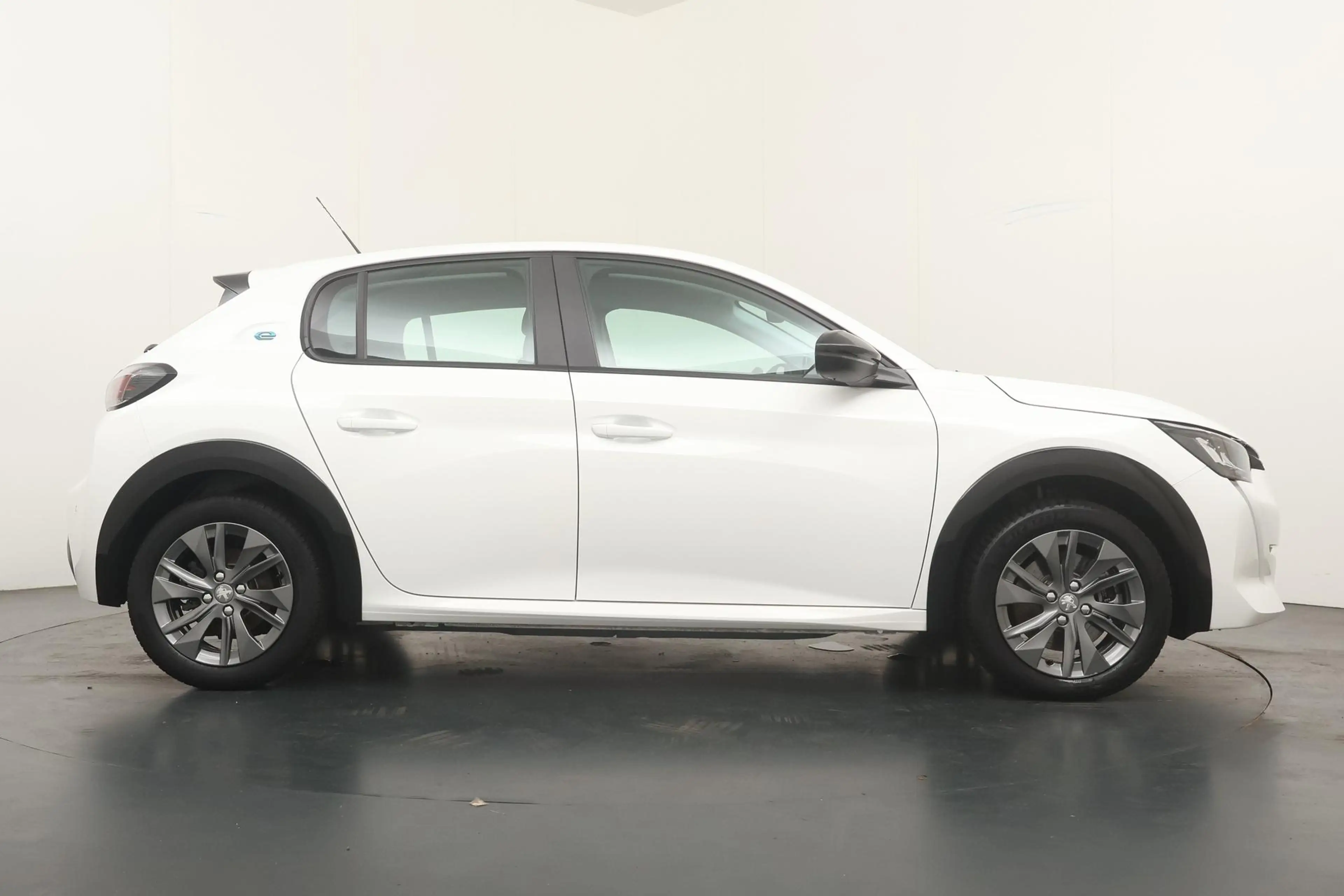 Peugeot e-208 EV Active Pack 50 kWh | All Season Banden | Apple — photo 11