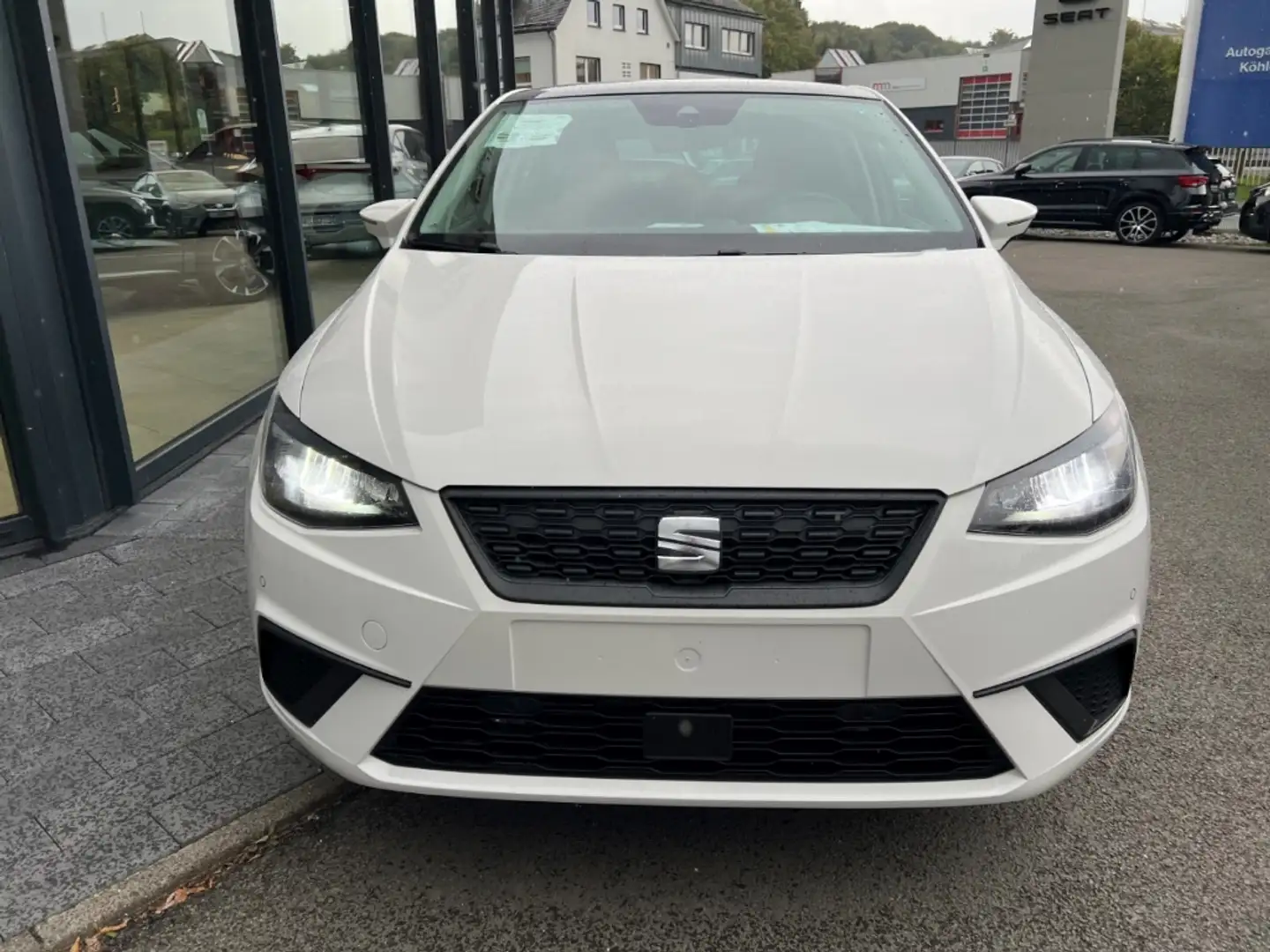 SEAT Ibiza Road Edition 1.0 TSI DSG PDC, RVC, Pano Weiß - 2