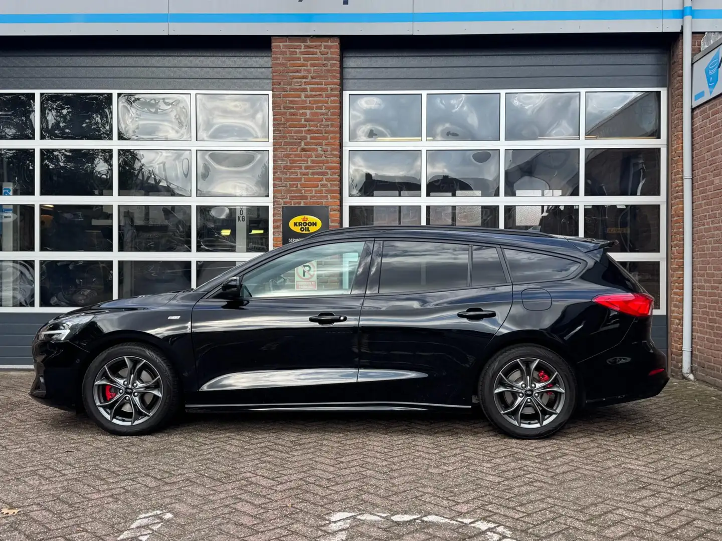 Ford Focus Wagon 1.5 EcoBoost Active Business, ST Line, navi, Noir - 2