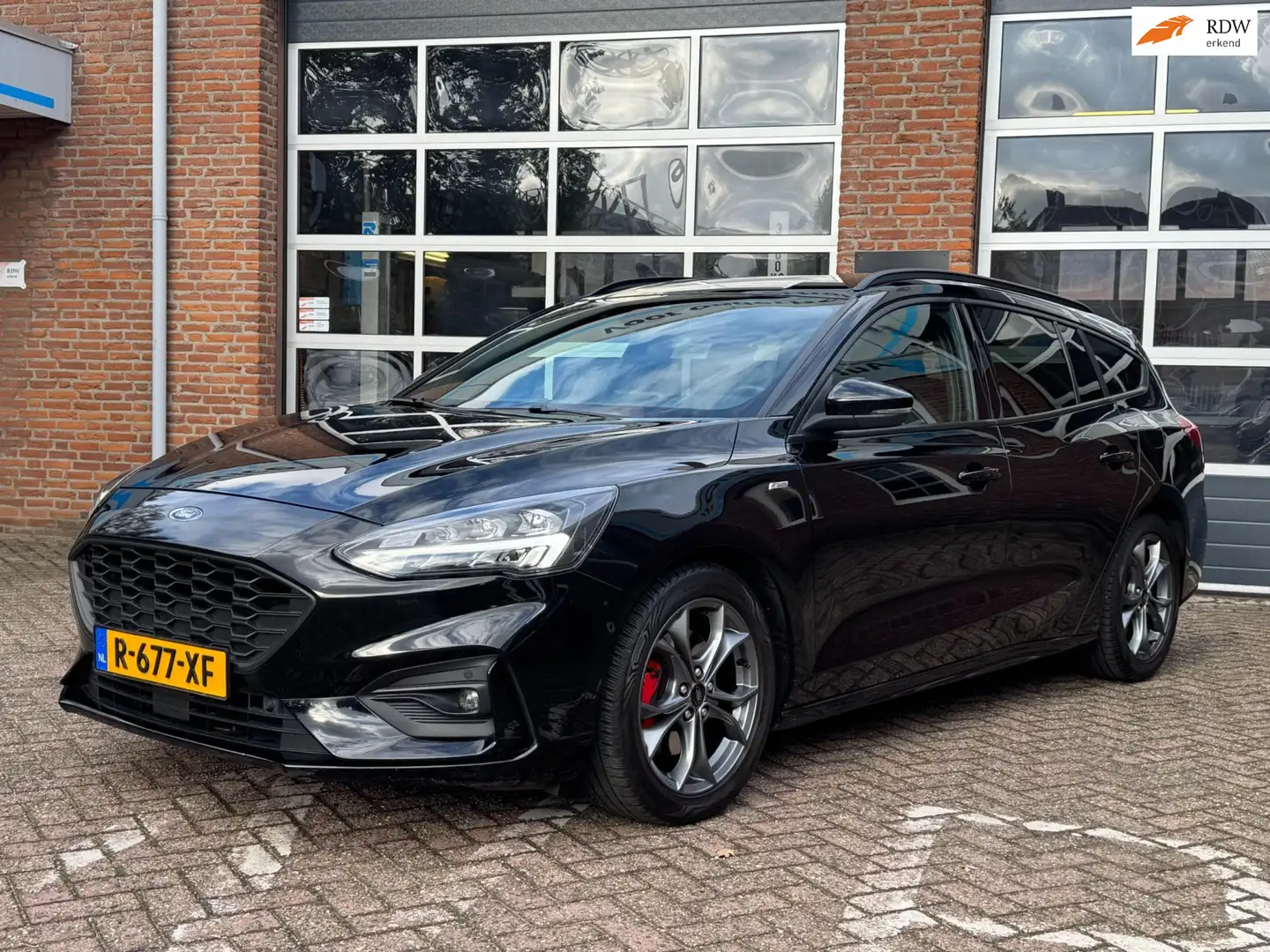 Ford Focus Wagon 1.5 EcoBoost Active Business, ST Line, navi, Noir - 1