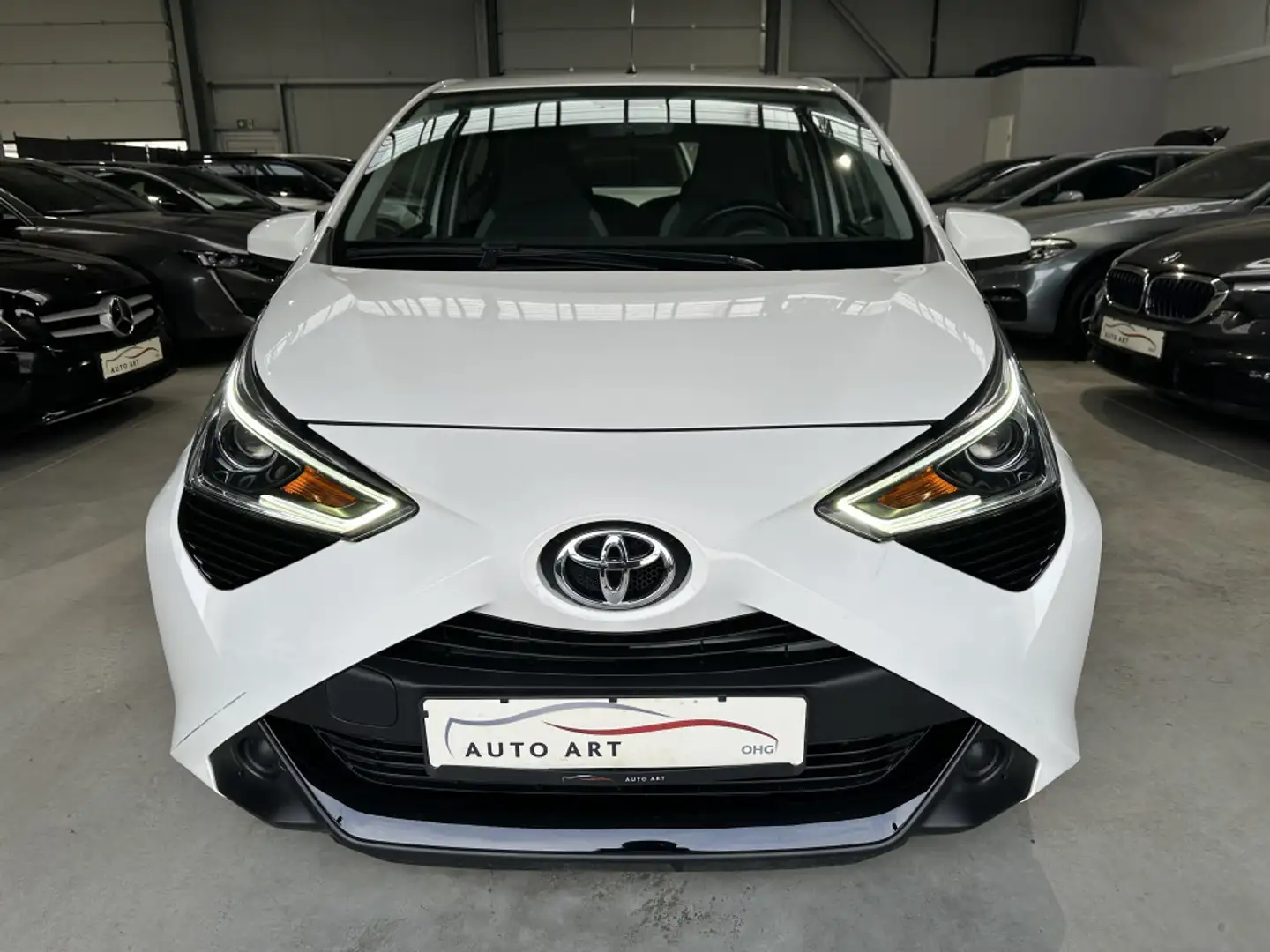 Toyota Aygo x-play Navi Klima Bluetooth CarPlay Weiß - 2