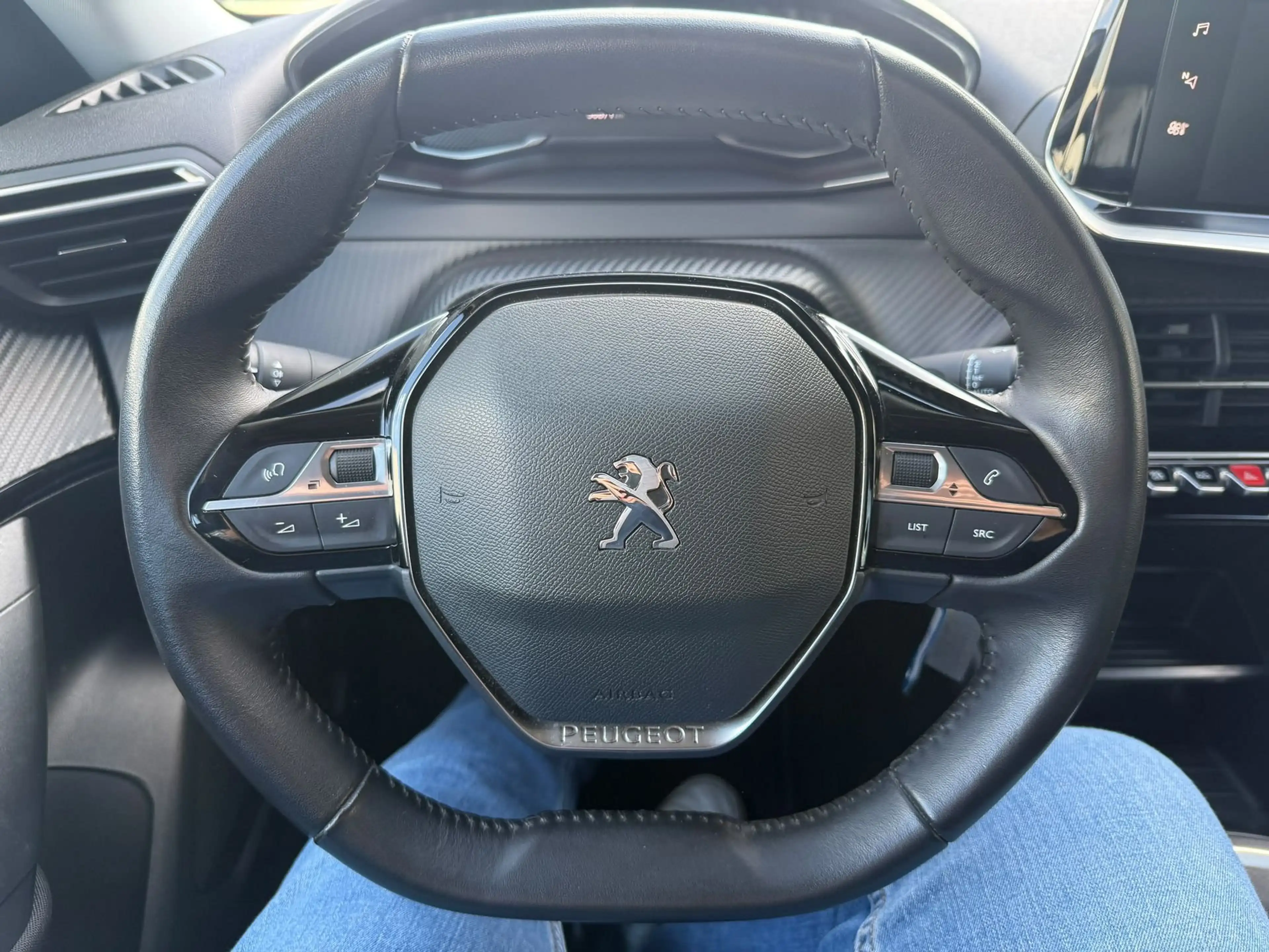 Peugeot 2008 *GPS* 1.2 BENZ 100 PK ACTIVE PACK — photo 9