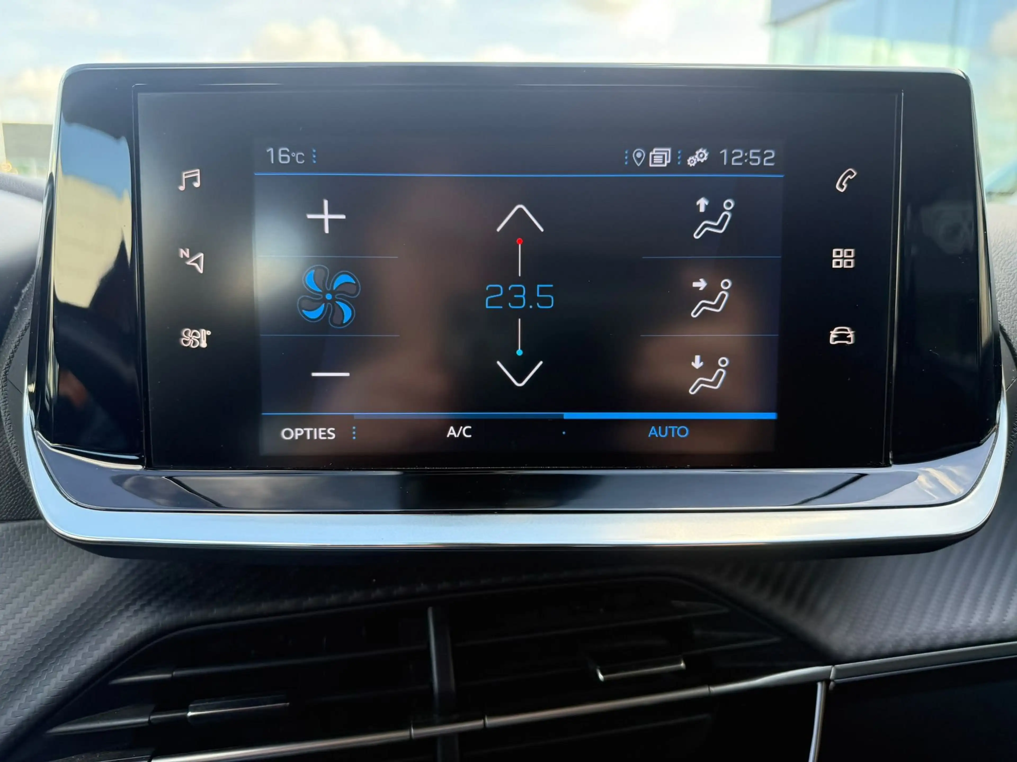 Peugeot 2008 *GPS* 1.2 BENZ 100 PK ACTIVE PACK — photo 15