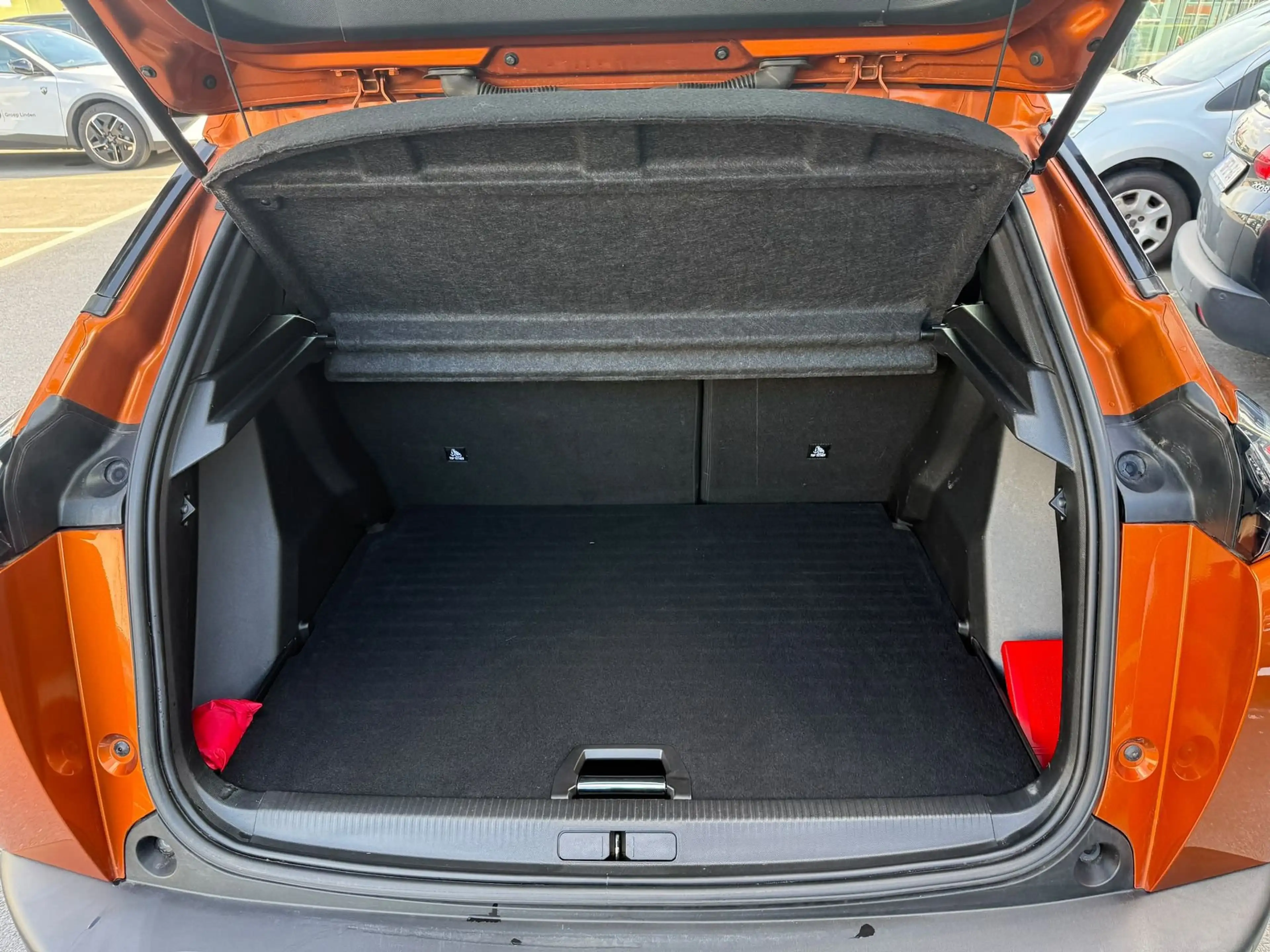 Peugeot 2008 *GPS* 1.2 BENZ 100 PK ACTIVE PACK — photo 14
