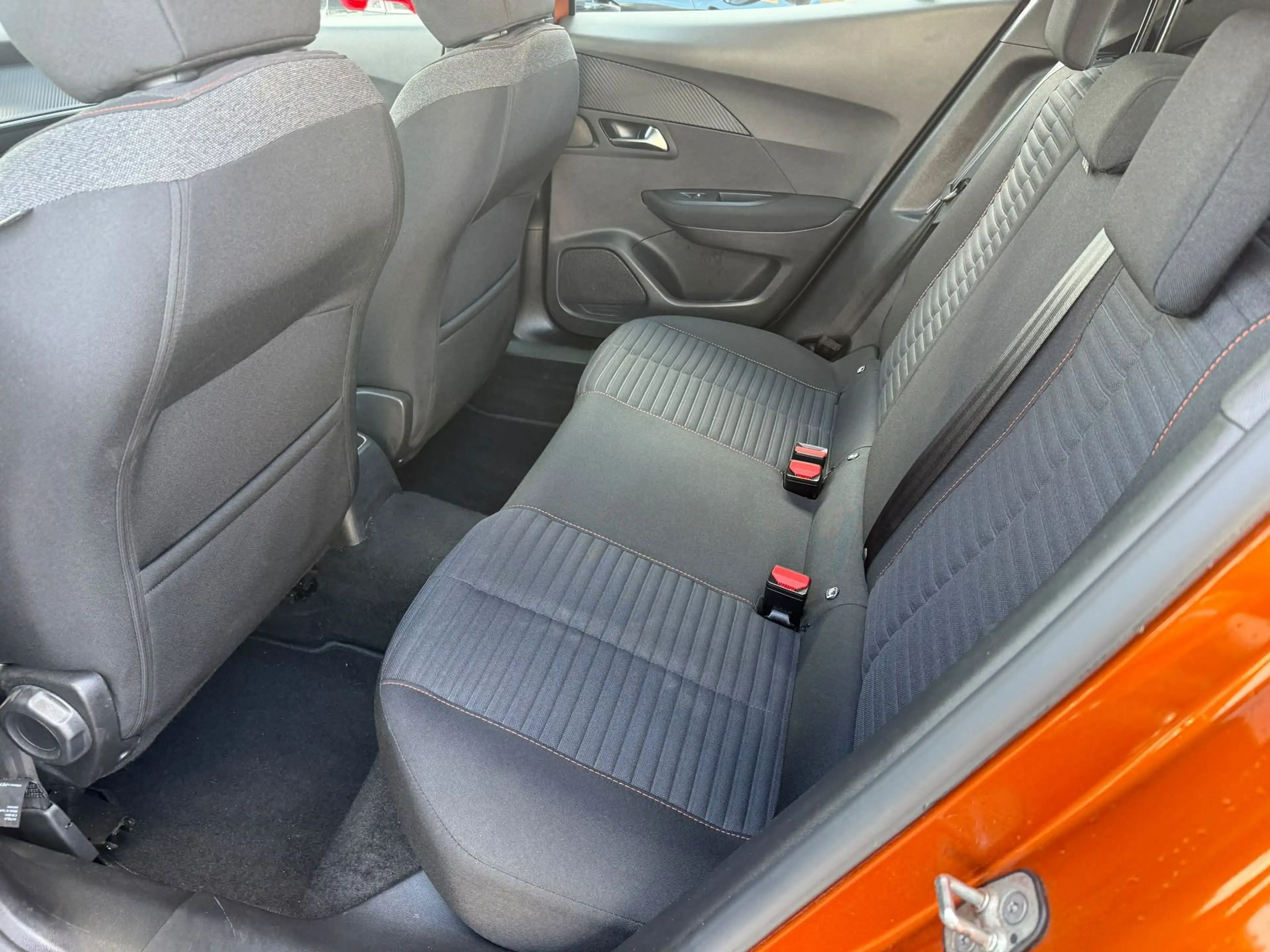 Peugeot 2008 *GPS* 1.2 BENZ 100 PK ACTIVE PACK — photo 10