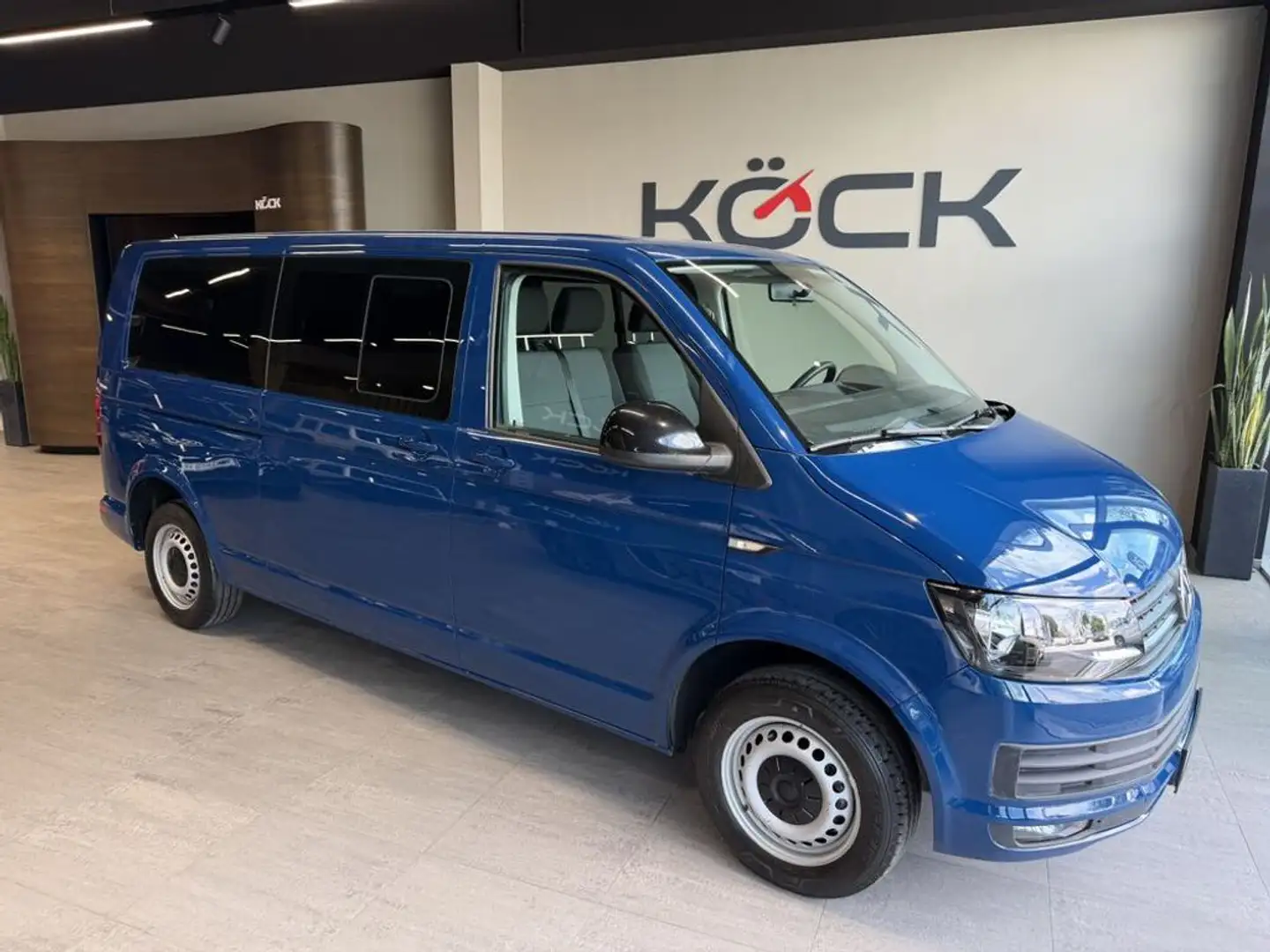 Volkswagen T6 Kombi lang Blau - 1