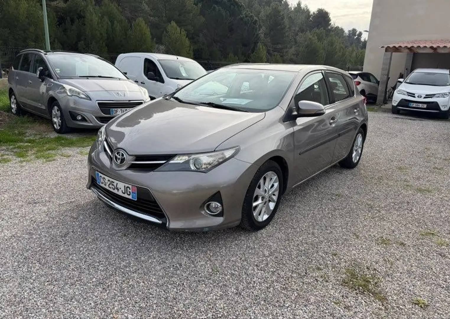 Toyota Auris Beige - 1