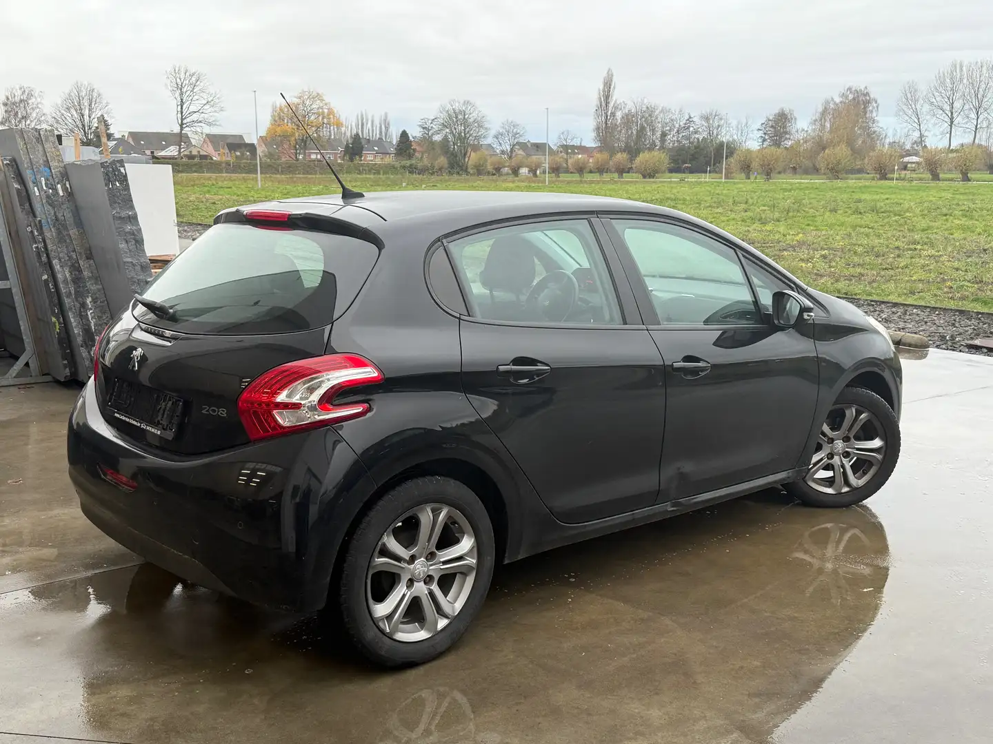 Peugeot 208 208 PureTech 82 Allure Black - 2