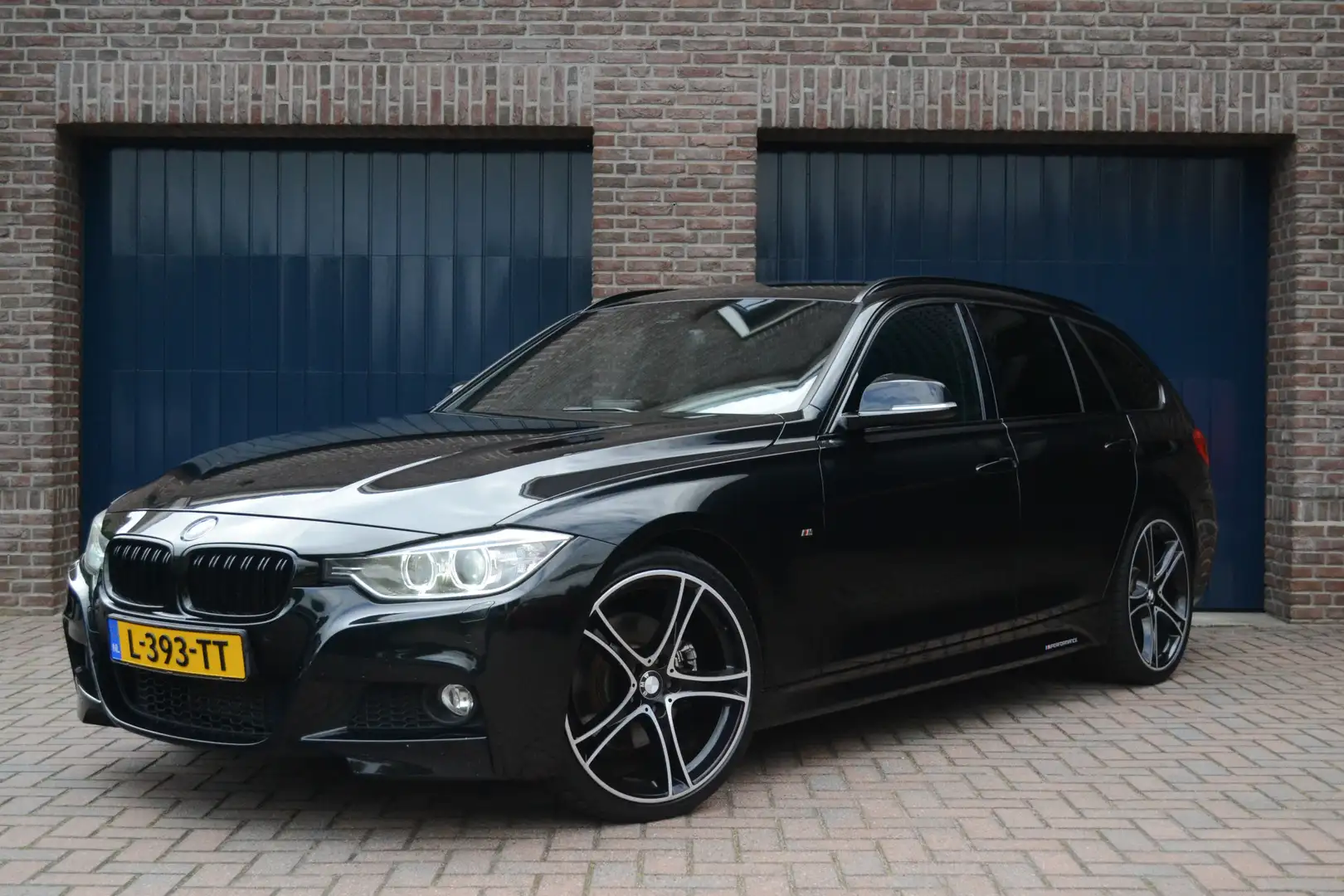 BMW 328 3-serie Touring 328i Aut. M-Sport High Executive | Zwart - 1