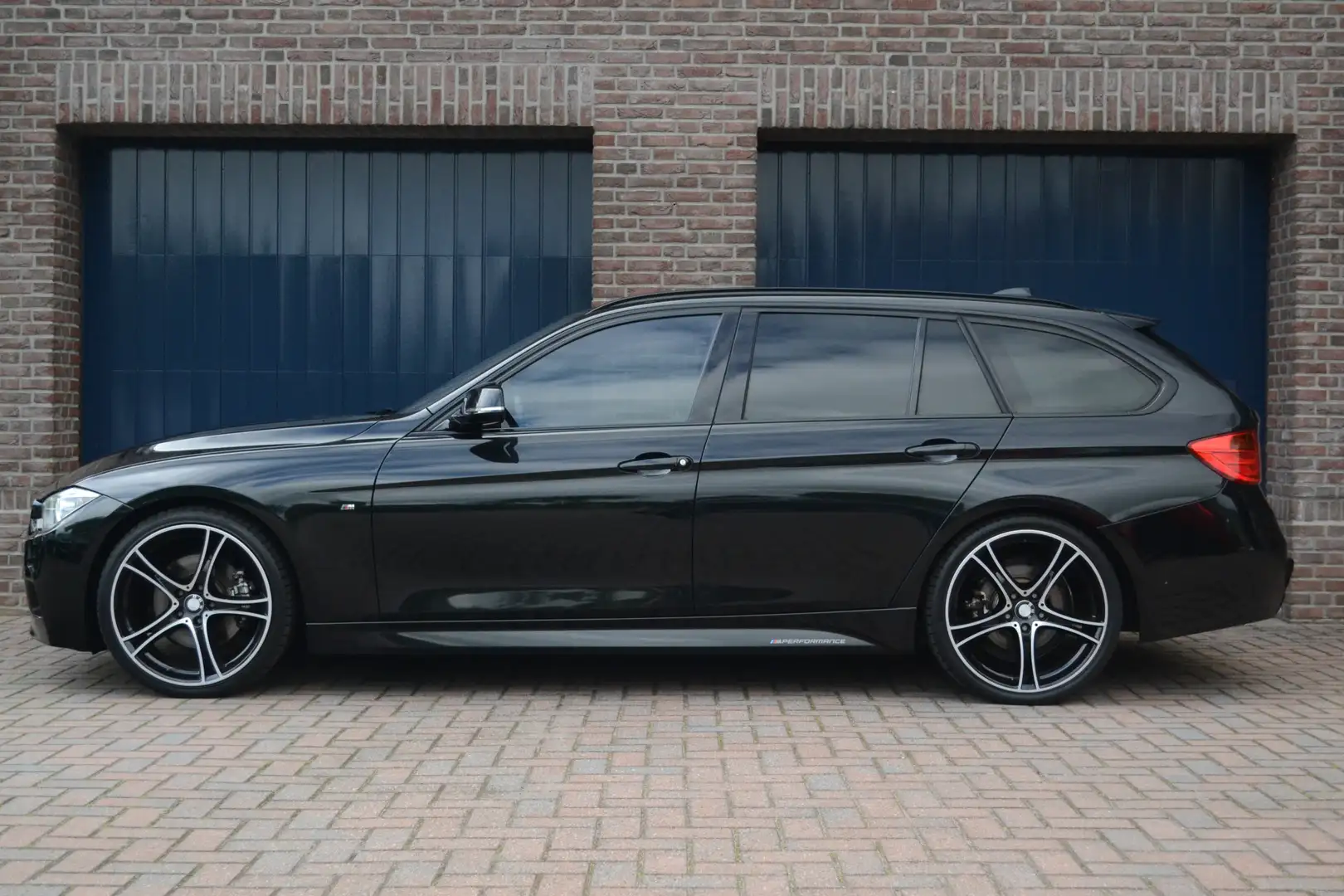 BMW 328 3-serie Touring 328i Aut. M-Sport High Executive | Zwart - 2