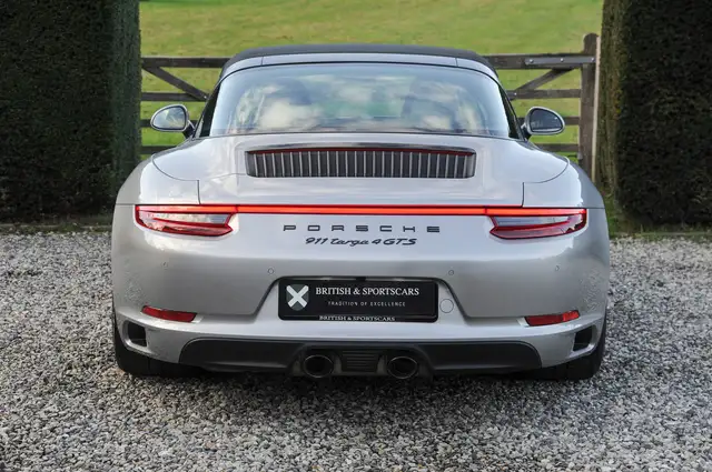 Porsche 991 view 4