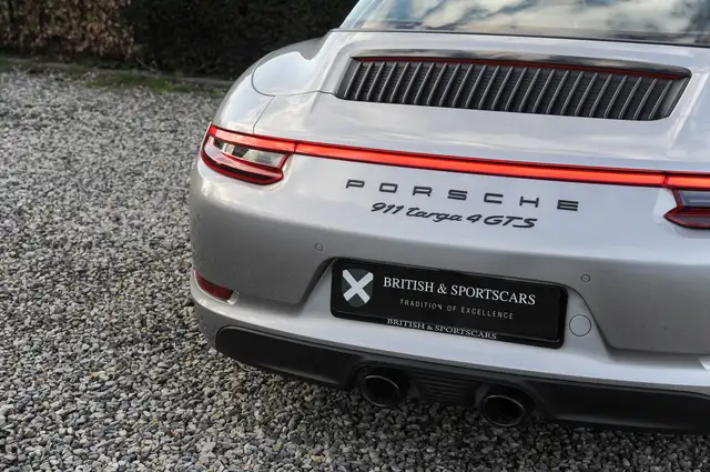 Porsche 991 view 12