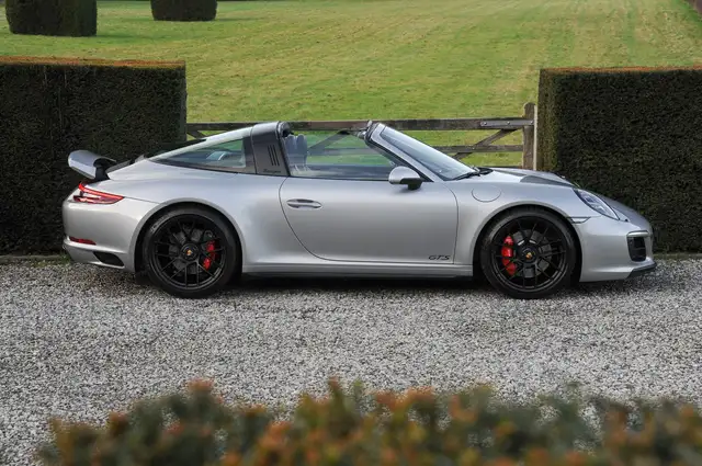 Porsche 991 view 6
