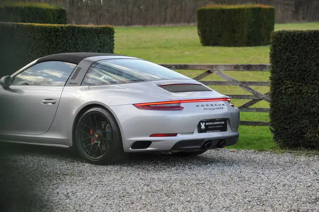 Porsche 991 view 8