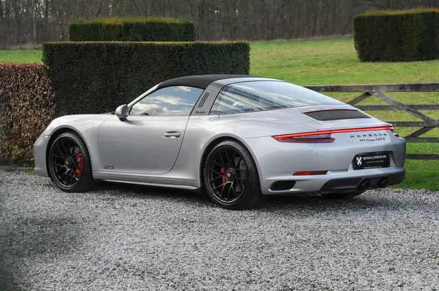 Porsche 991 view 2