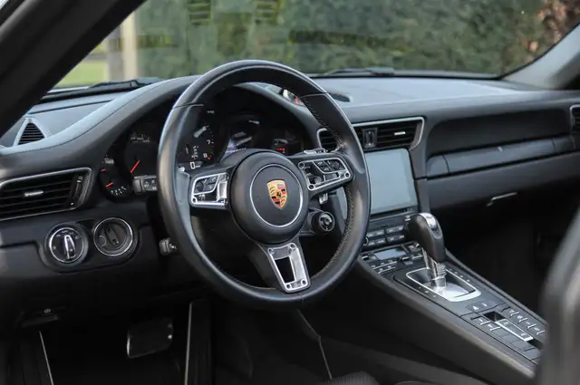 Porsche 991 view 13