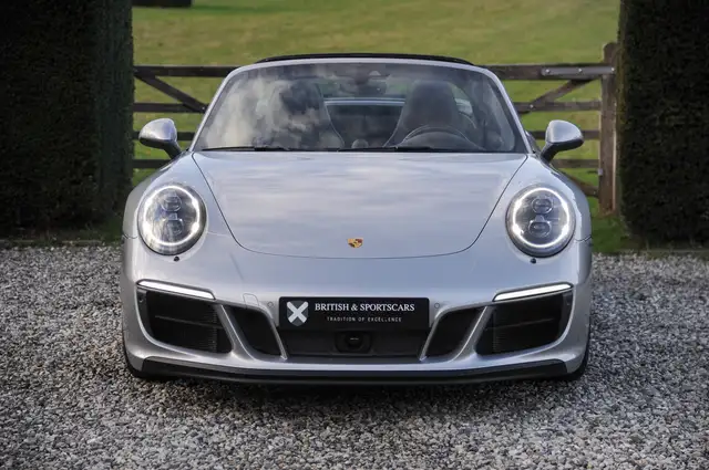 Porsche 991 view 3