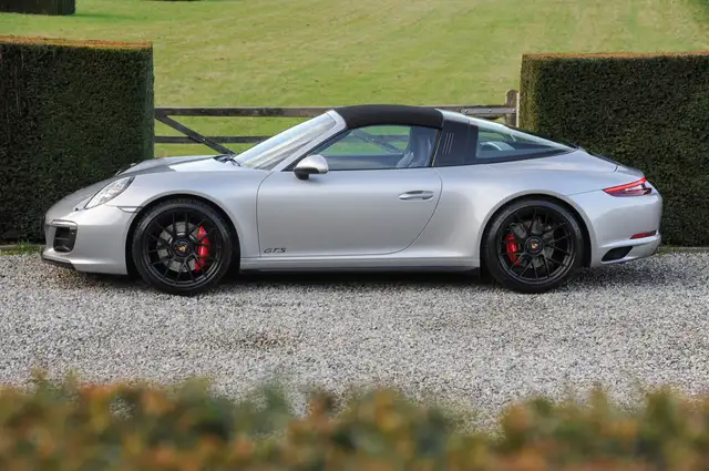 Porsche 991 view 5
