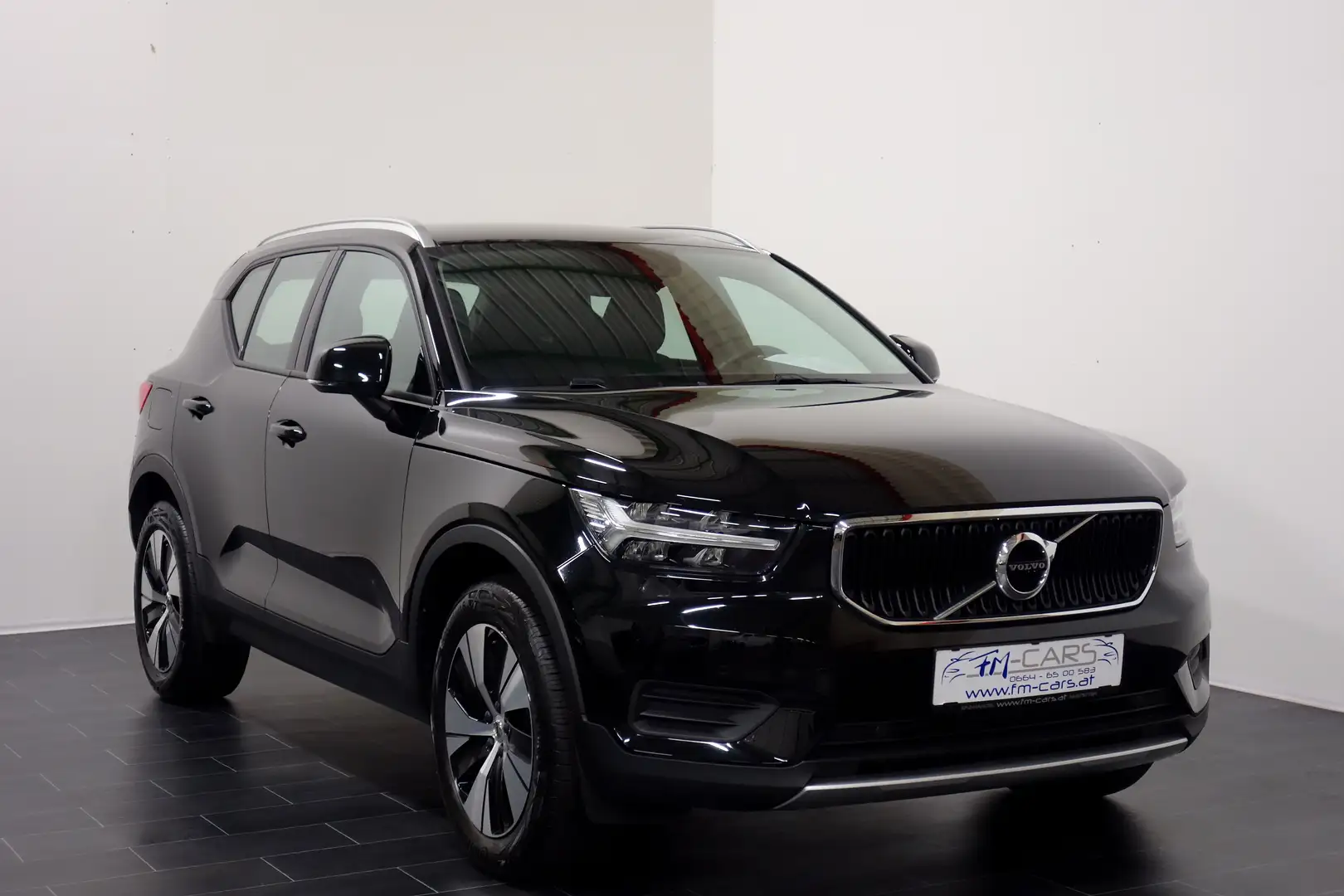 Volvo XC40 T2 Momentum Pro Geartronic *GARANTIEPAKET 05/2027* Schwarz - 1