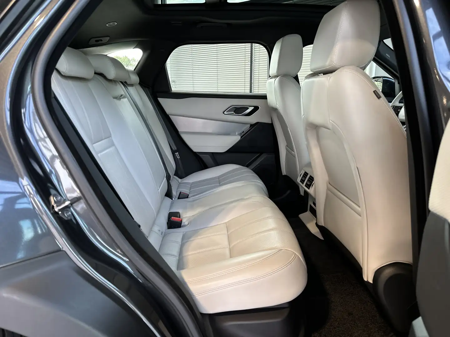 Land Rover Range Rover Velar P400e R-Dynamic S | Panoramadak Gris - 1