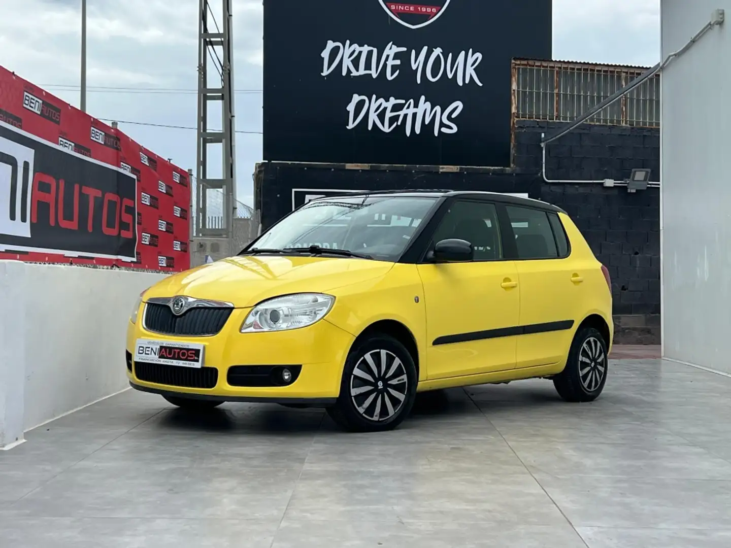 Skoda Fabia 1.2 Young Amarillo - 1
