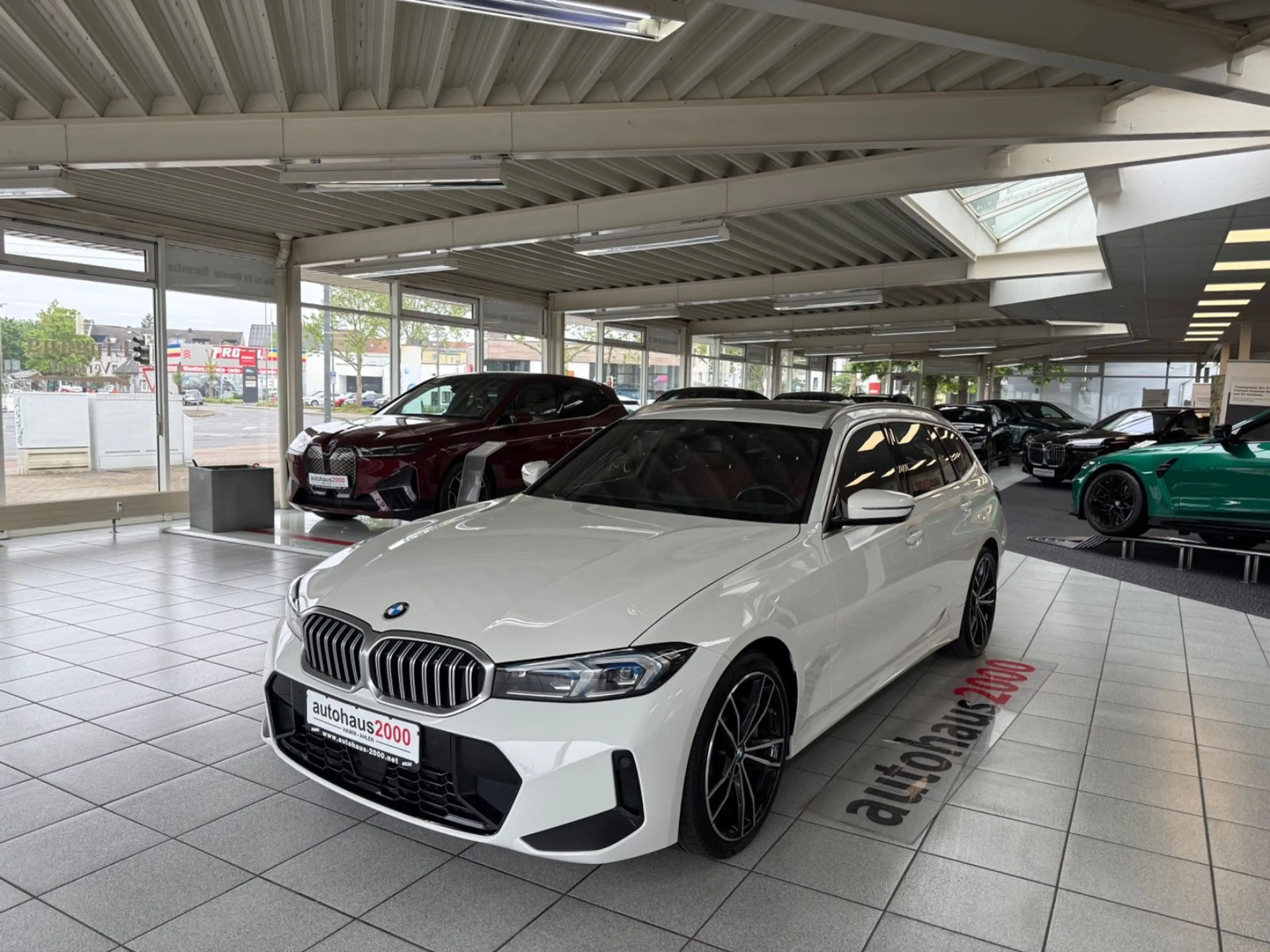 BMW 330 d xDrive M Sportpaket LED/HUD/CAM/PANO/STANDH — photo 4
