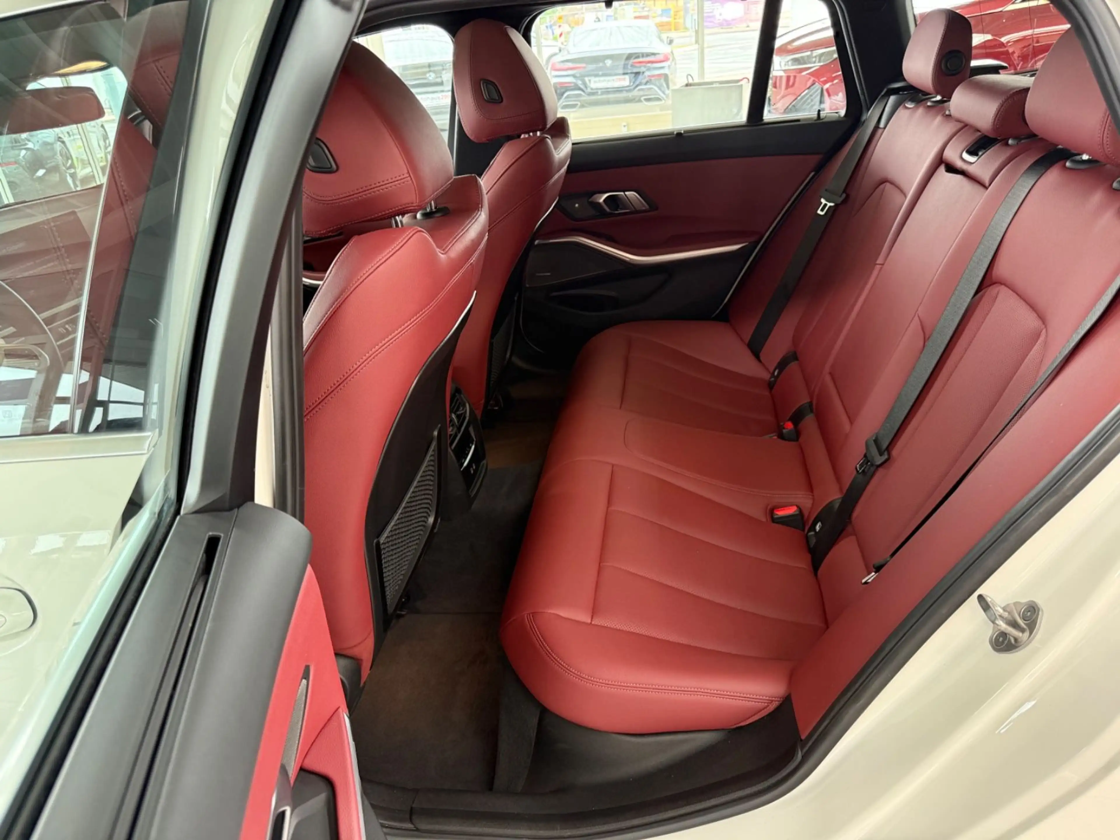 BMW 330 d xDrive M Sportpaket LED/HUD/CAM/PANO/STANDH — photo 8
